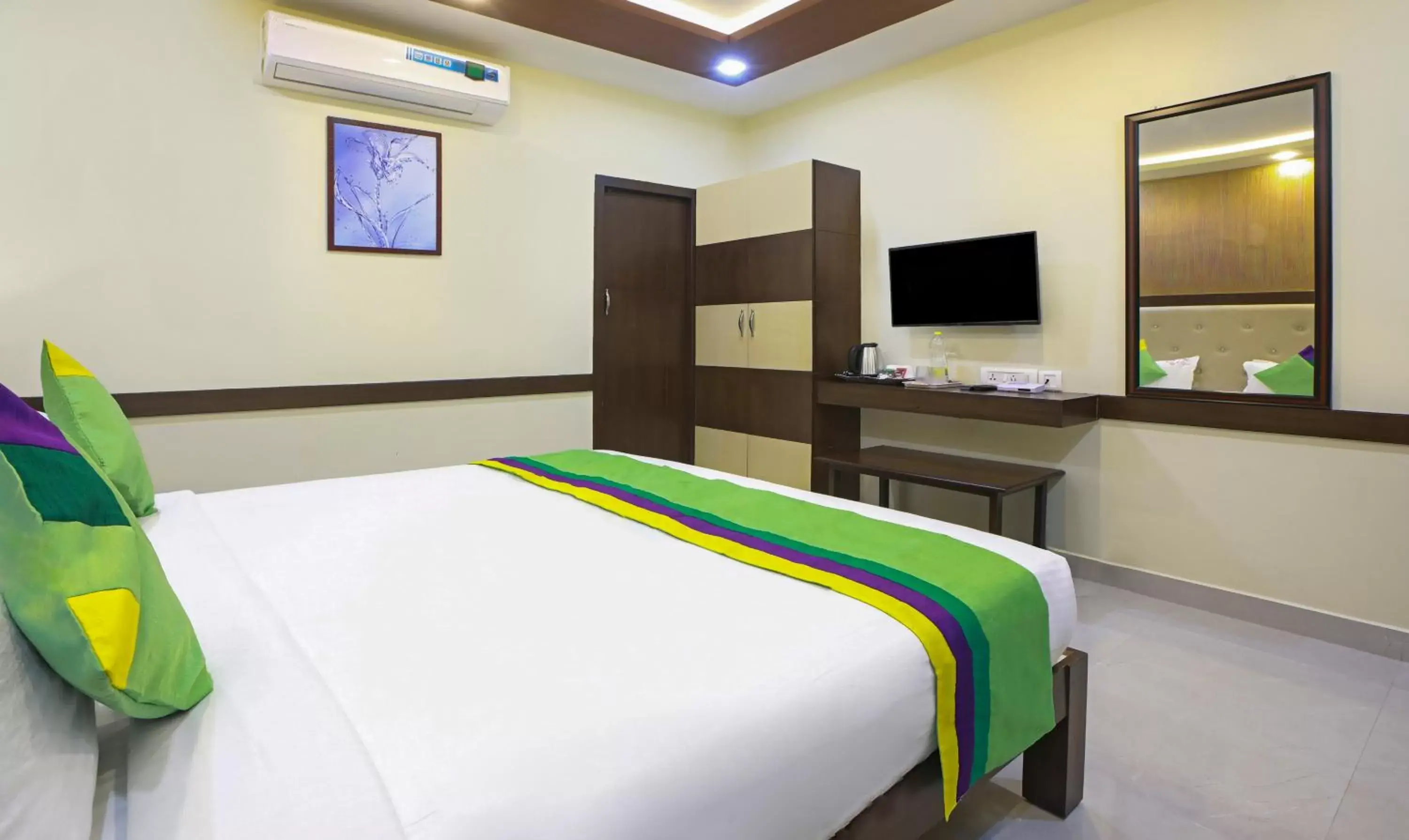 Bedroom, Bed in Treebo Naaz Royal Bedroom, Bed in Treebo Naaz Royal