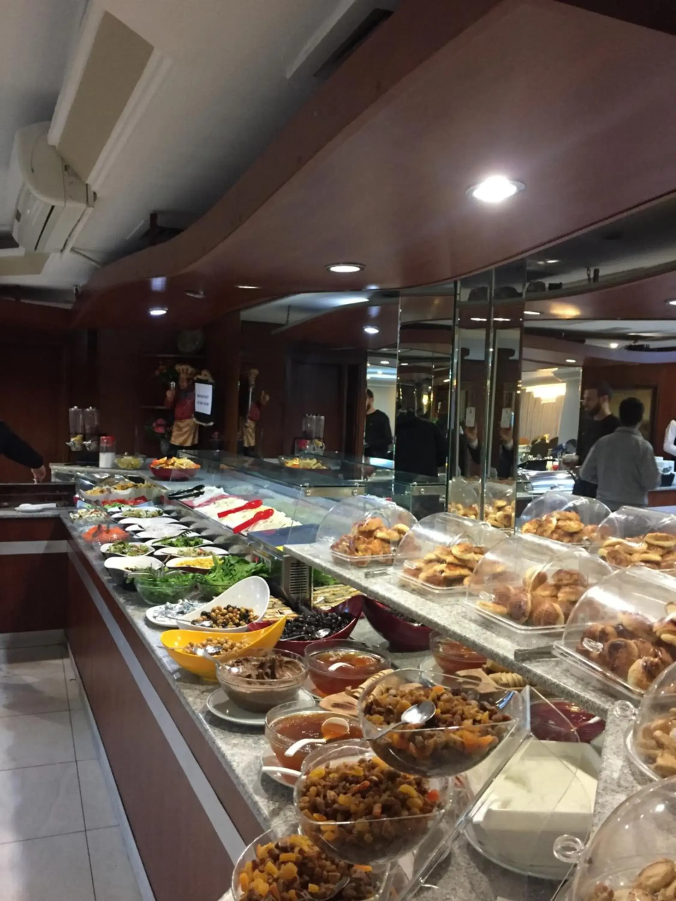Buffet breakfast in Hotel Buyuk Sahinler