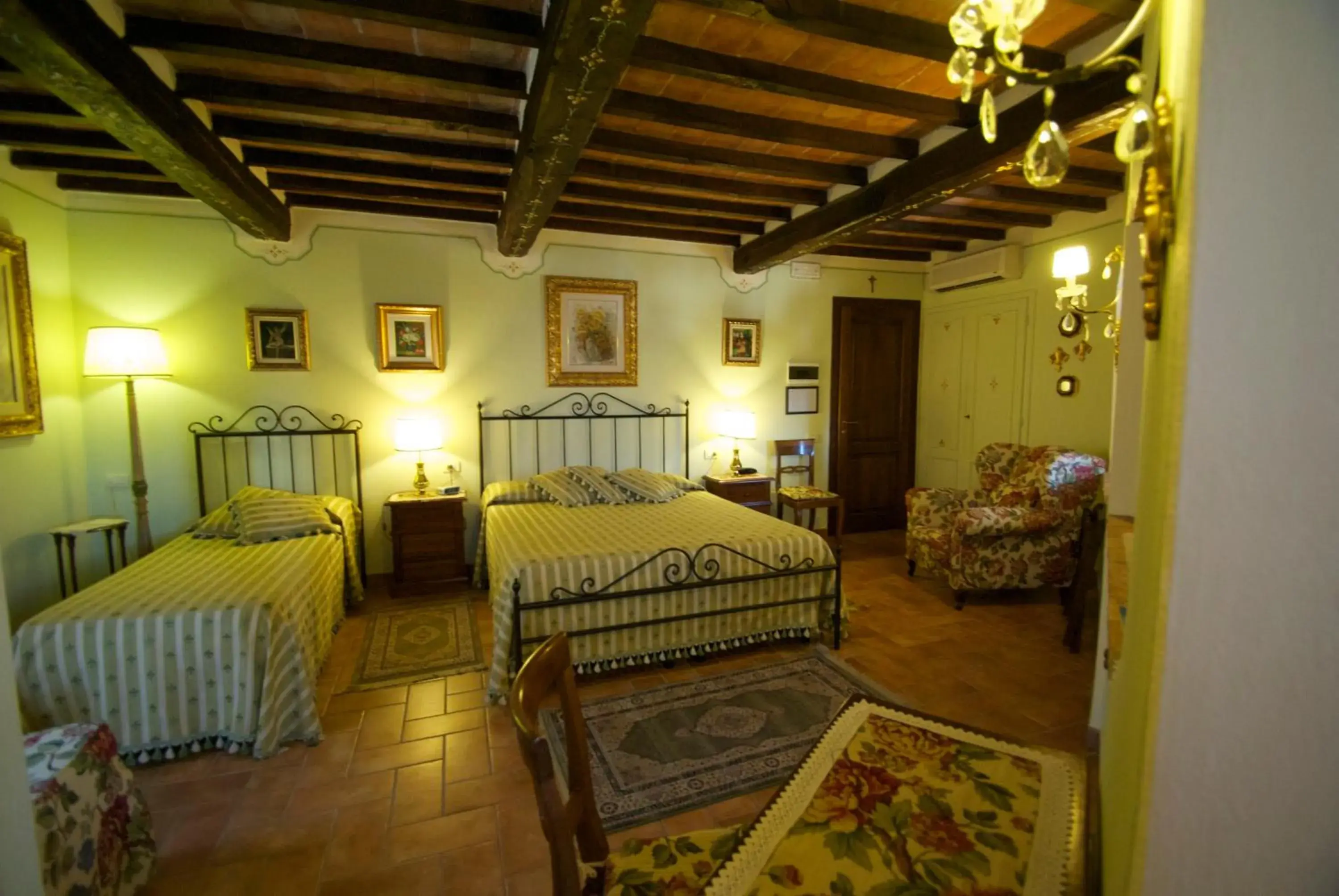 Photo of the whole room, Bed in Torre Sangiovanni Albergo e Ristorante