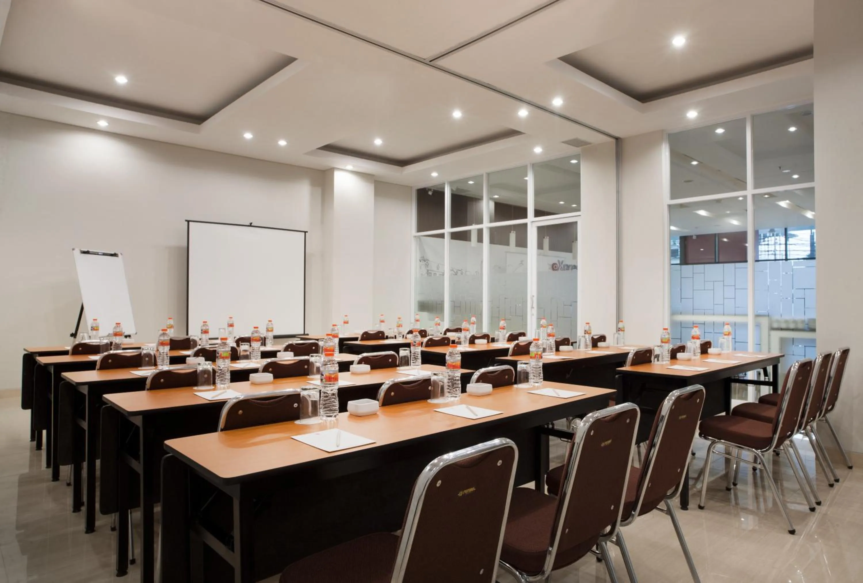 Business facilities in Amaris Hotel Mampang - Jakarta