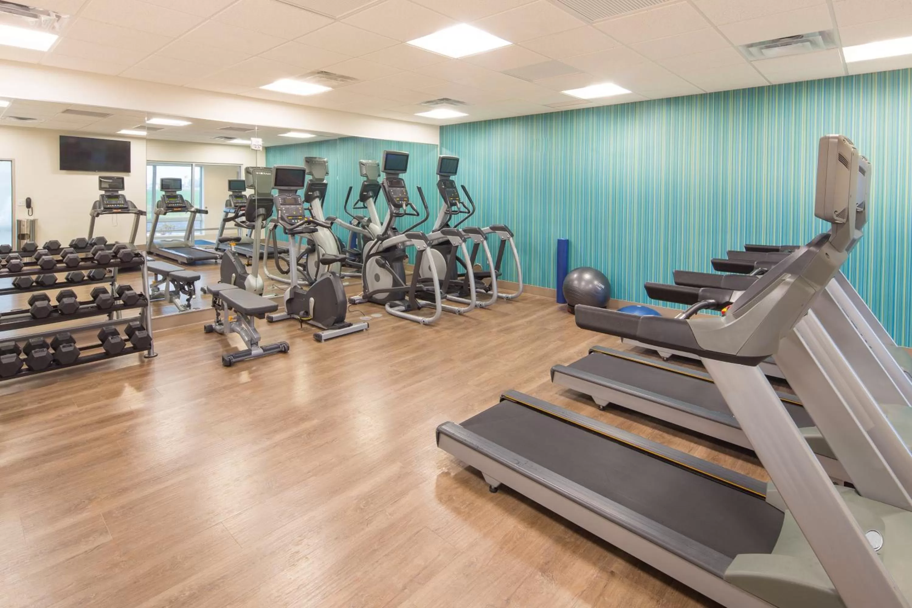Fitness centre/facilities in Holiday Inn Express & Suites - Indianapolis NW - Zionsville by IHG