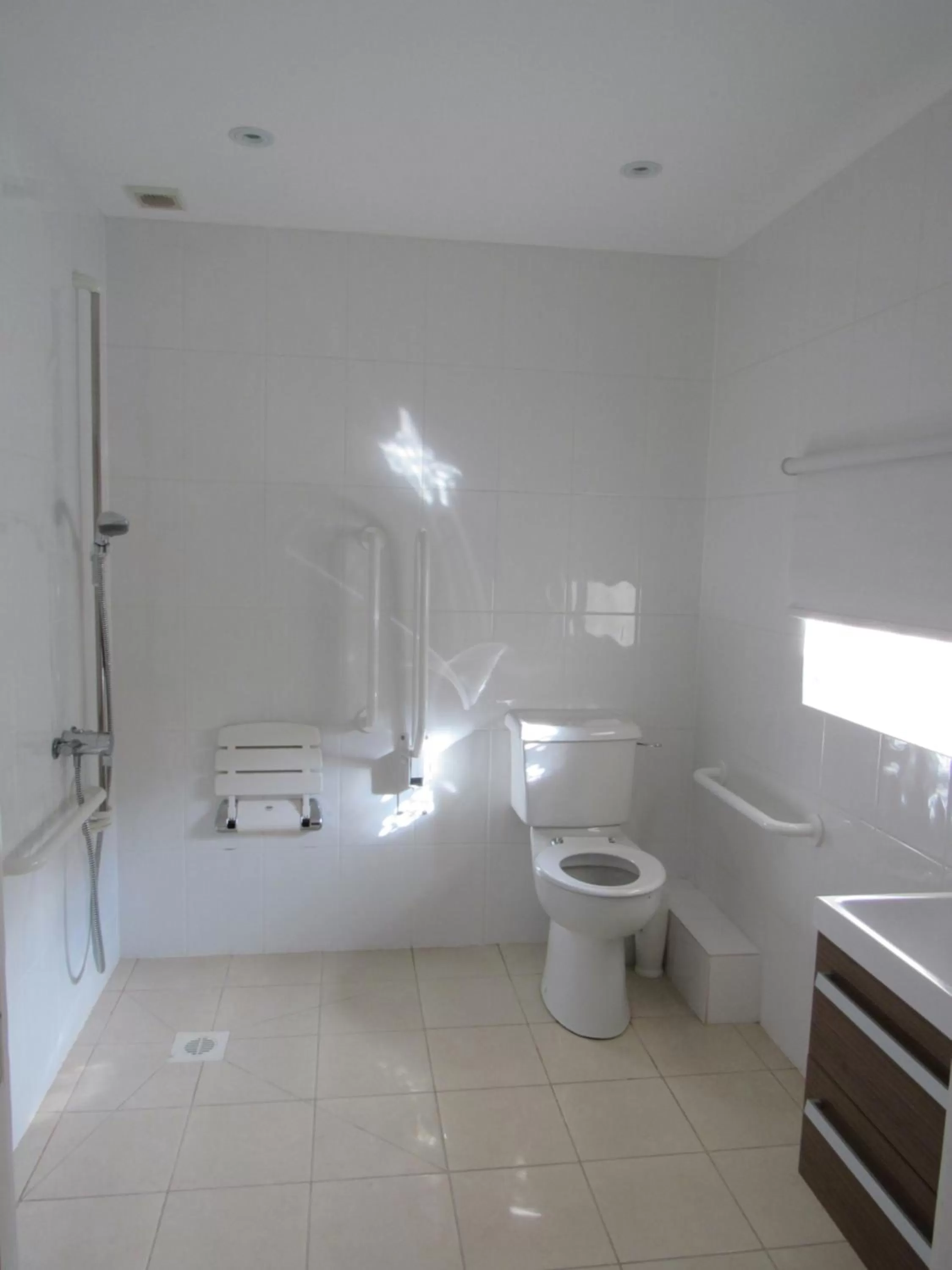 Bathroom in The Rutland Arms Hotel, Bakewell, Derbyshire - The Coaching Inn Group