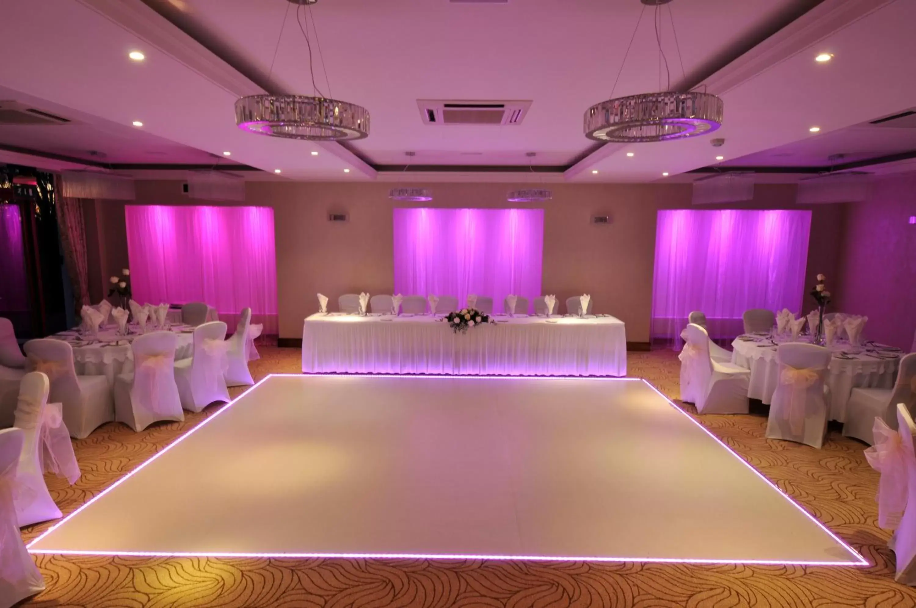 Banquet/Function facilities in Bromley Court Hotel London