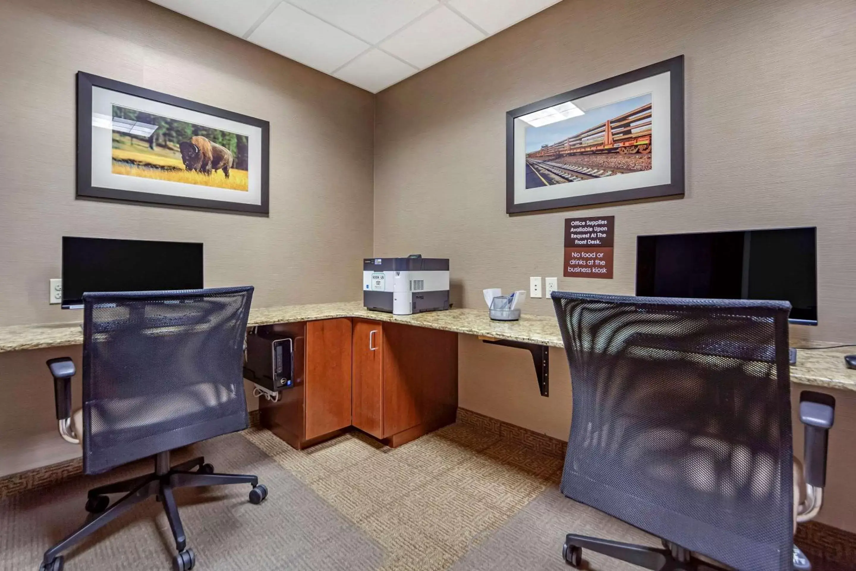 On site, TV/Entertainment Center in Comfort Inn & Suites Avera Southwest