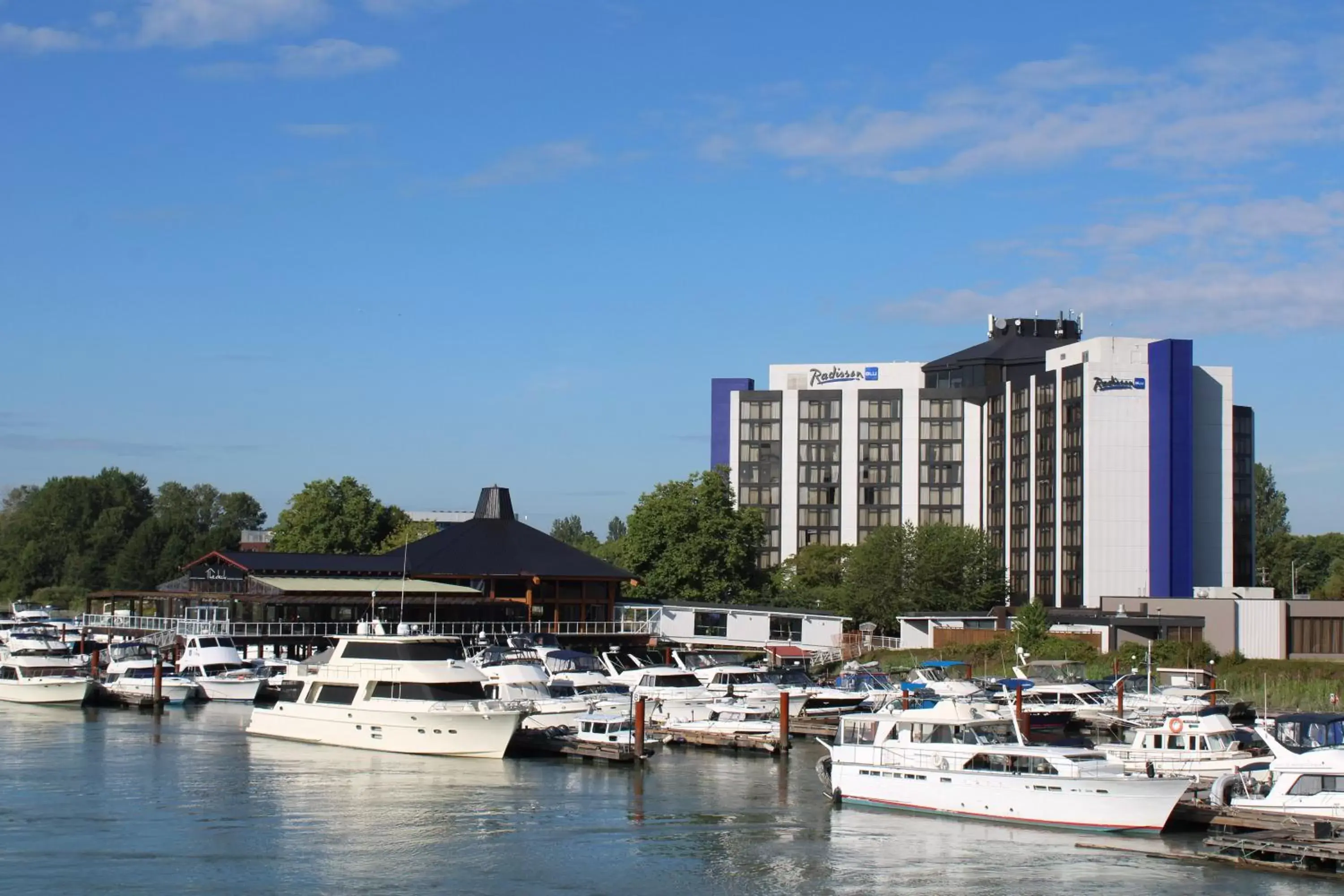 Property Building in Radisson Blu Vancouver Airport Hotel & Marina Property Building in Radisson Blu Vancouver Airport Hotel & Marina