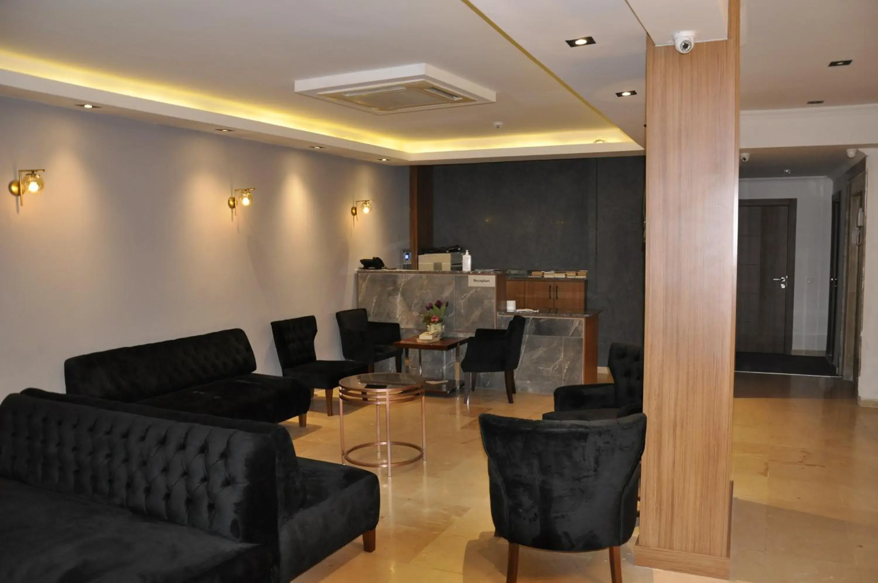 Lobby or reception in NUPERA HOTEL