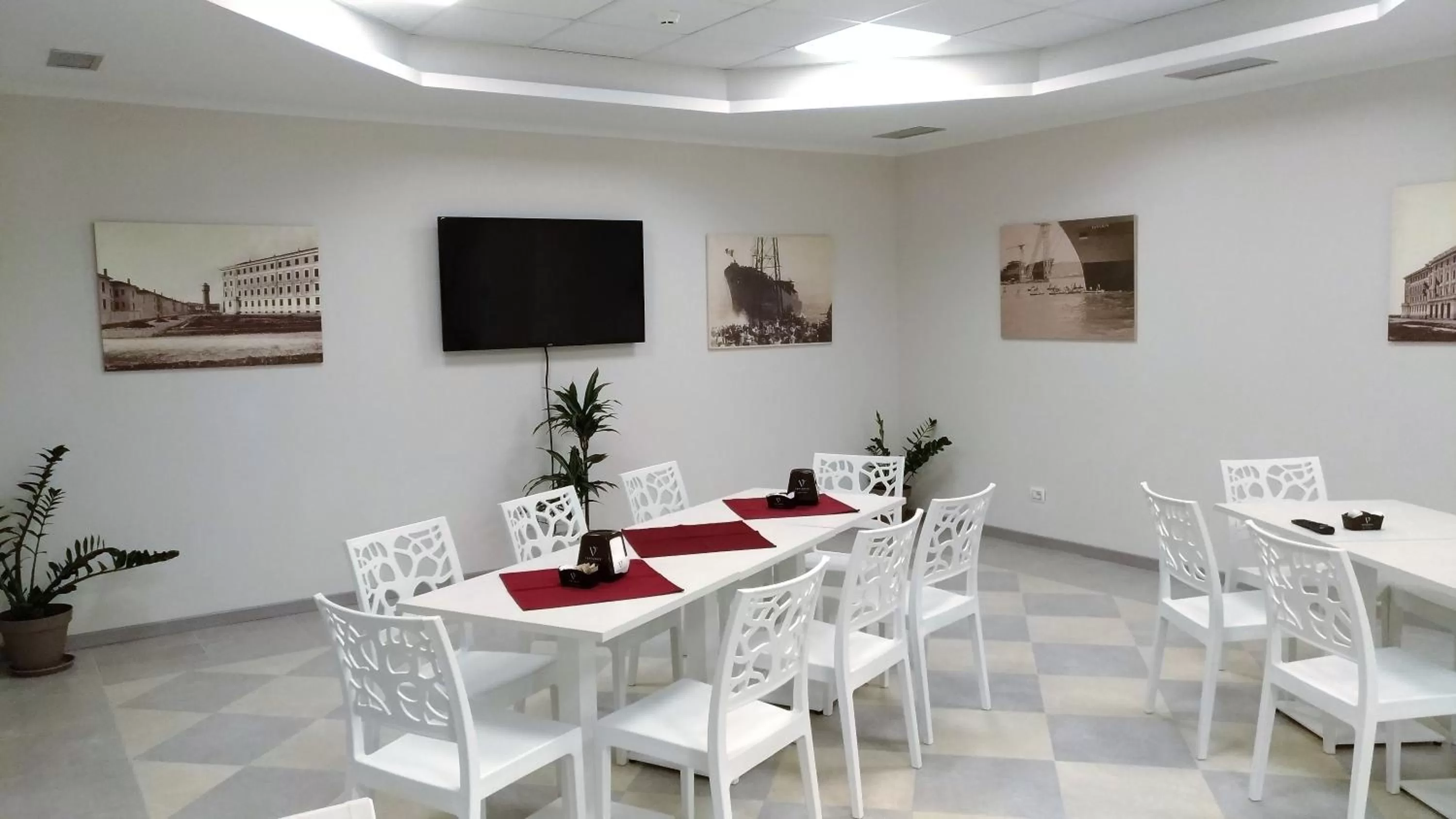 Communal lounge/ TV room in Nuovo Albergo Operai