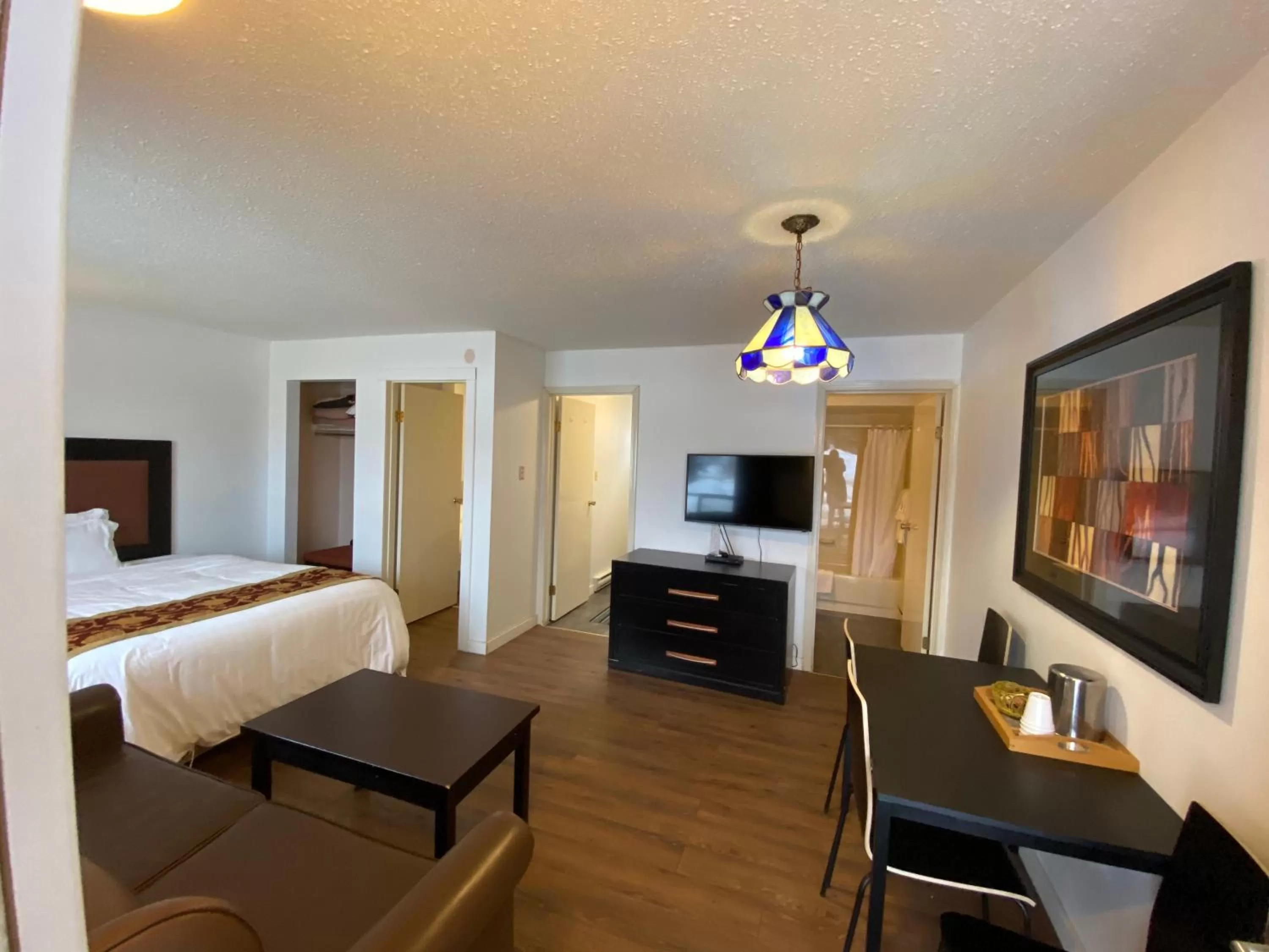 Deluxe One-Bedroom Suite in Rondo Motel