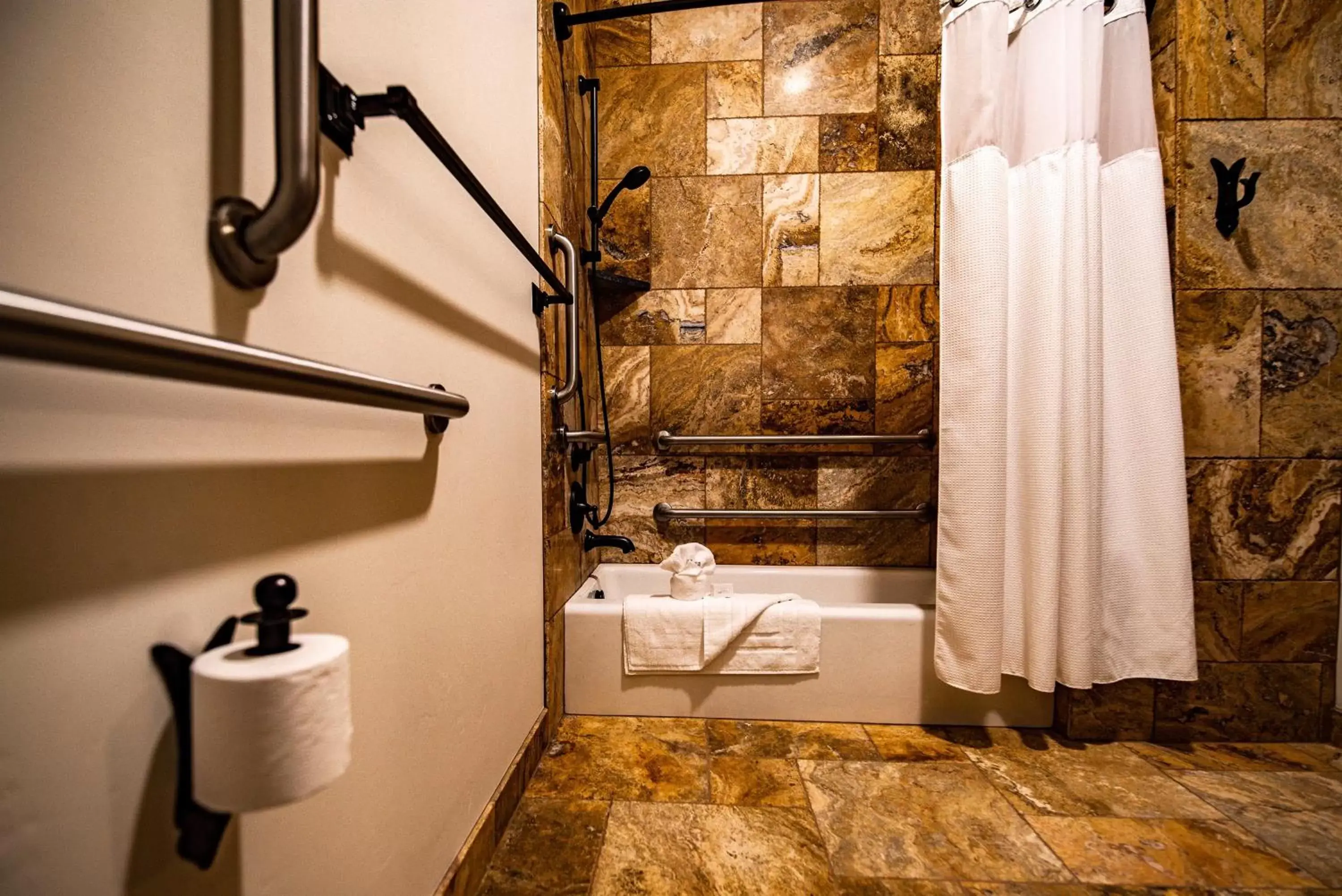 Shower, Bathroom in Elk Country Inn