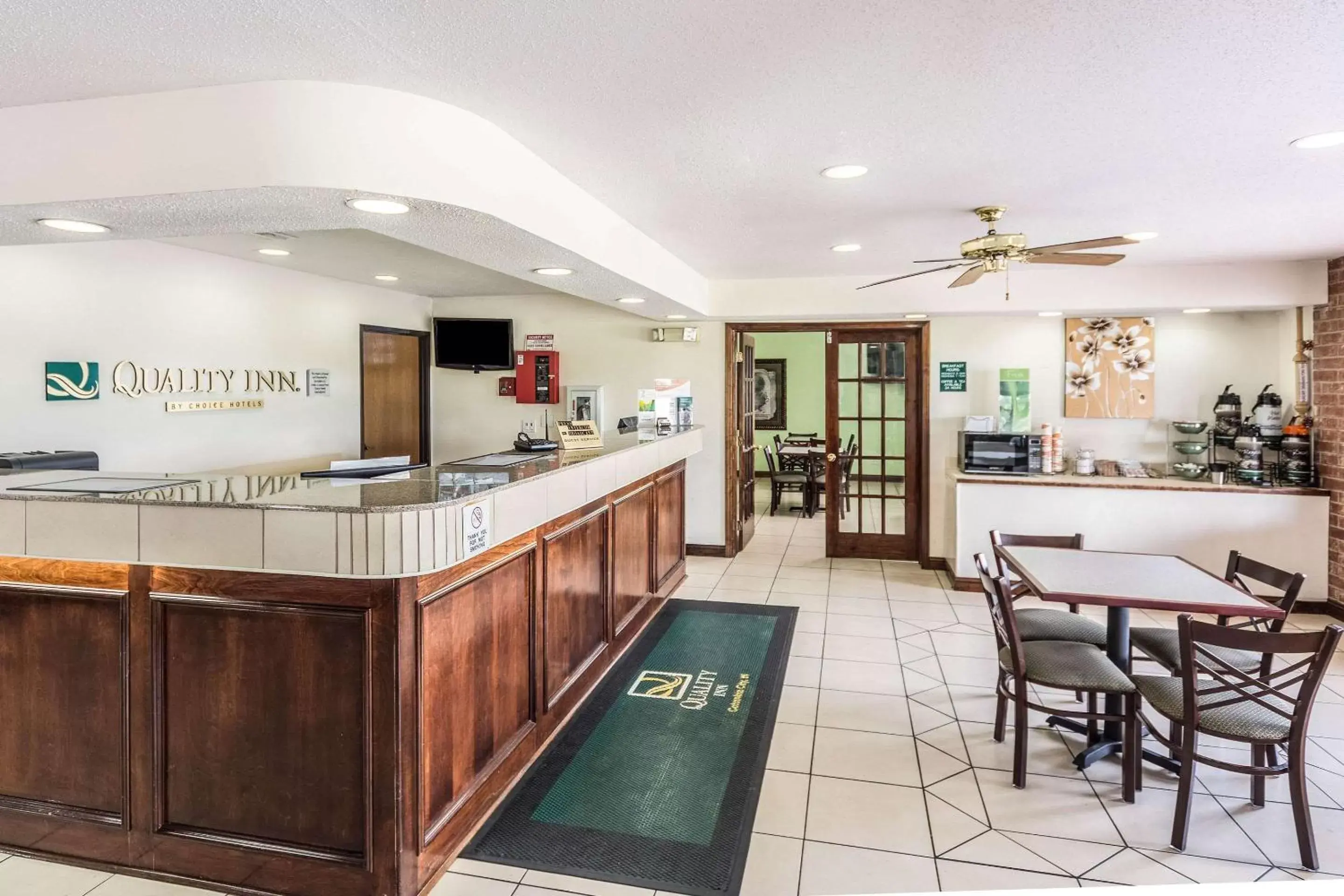 Lobby or reception, Restaurant/Places to Eat in Quality Inn Columbia City near US-30