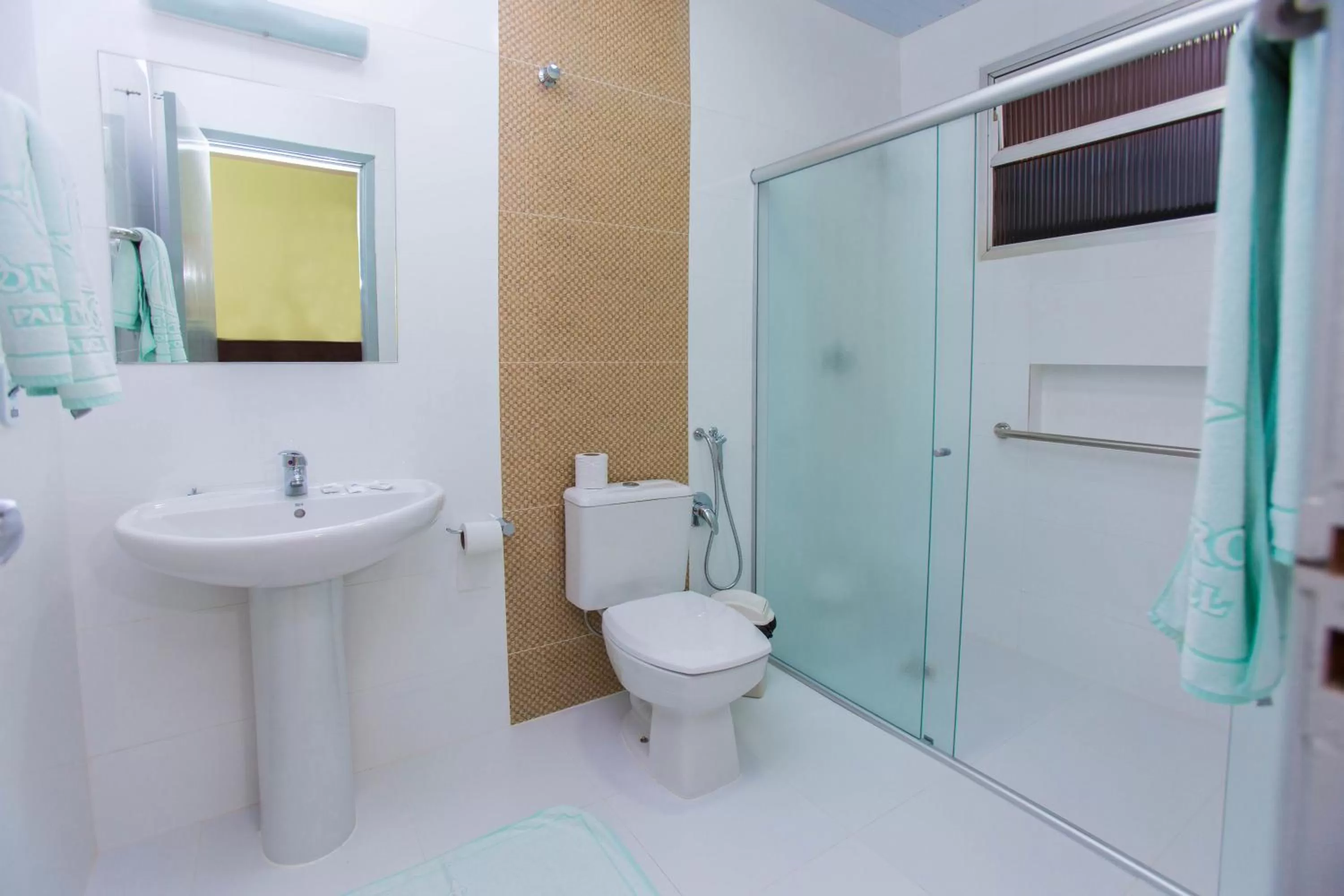 Shower in Dom Pedro I Palace Hotel