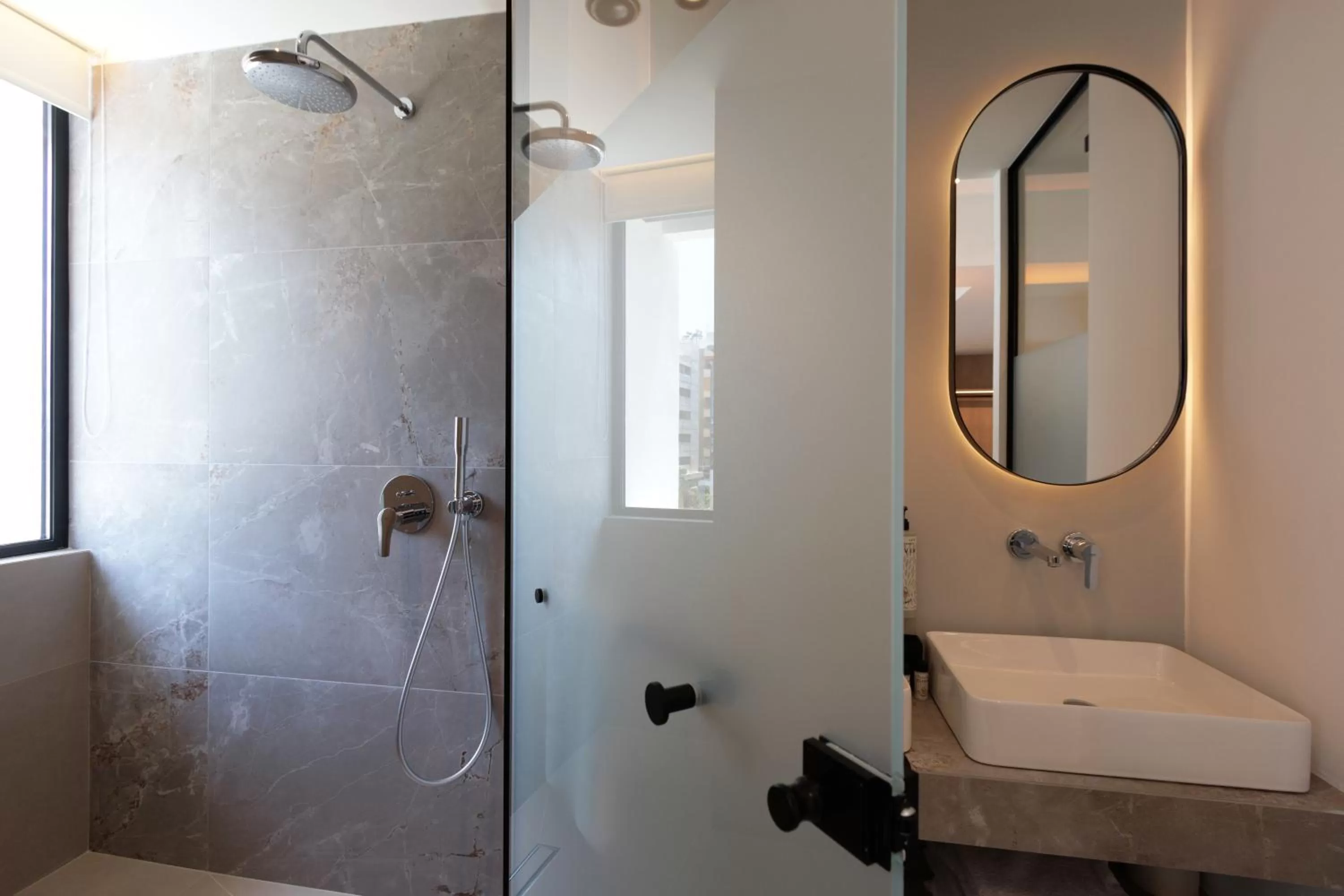 Shower in Hilton Garden Inn Athens Syggrou Avenue