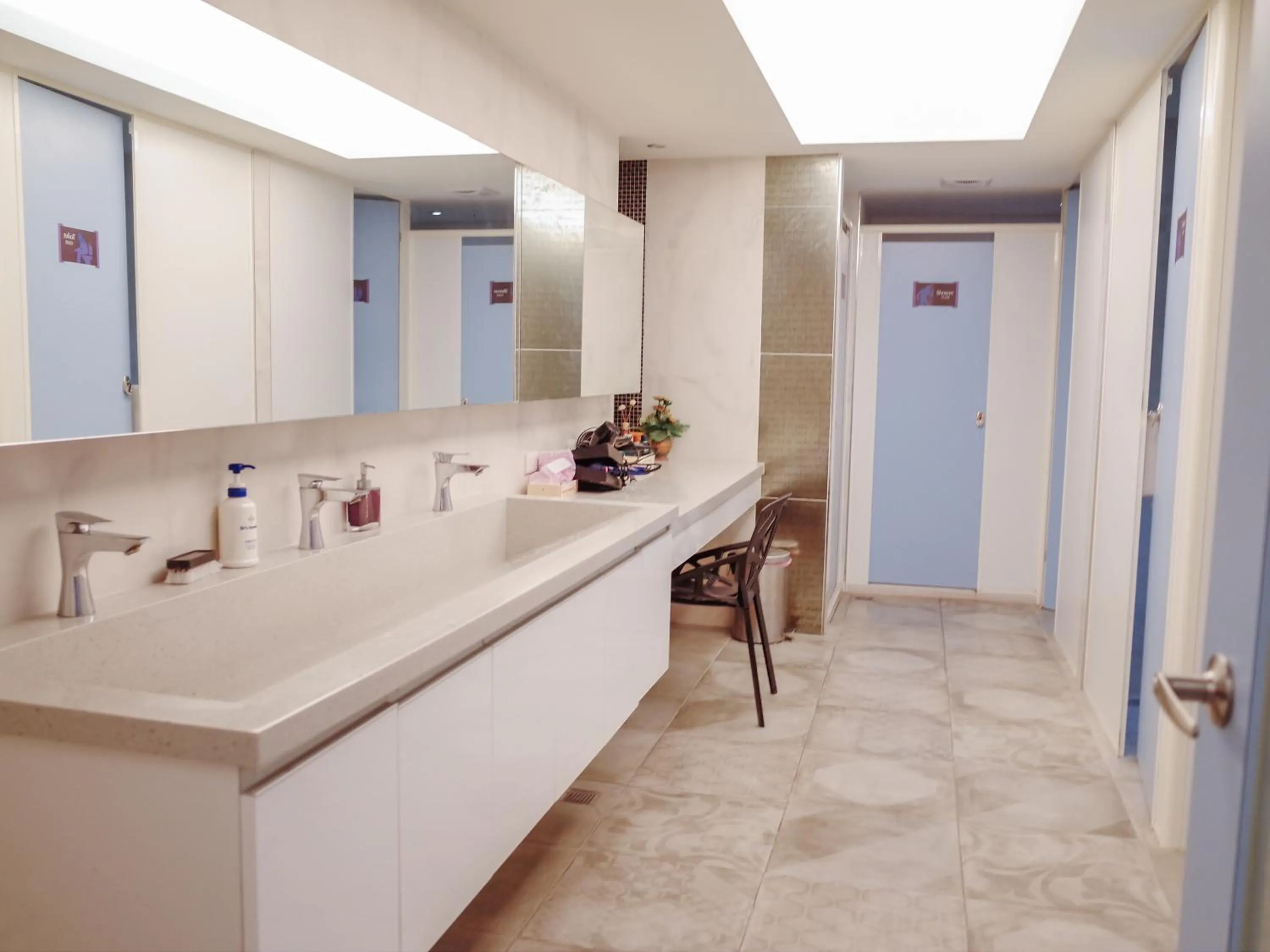 Bathroom in D'Well Hostel