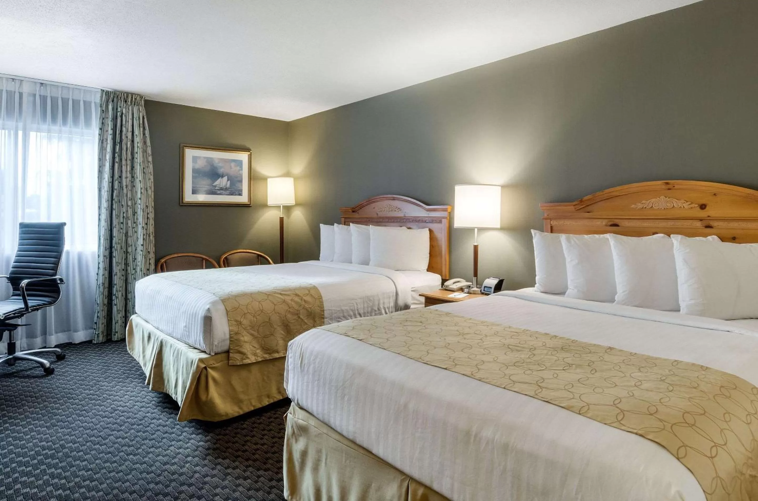 Photo of the whole room, Bed in Clarion Hotel Seekonk - Providence