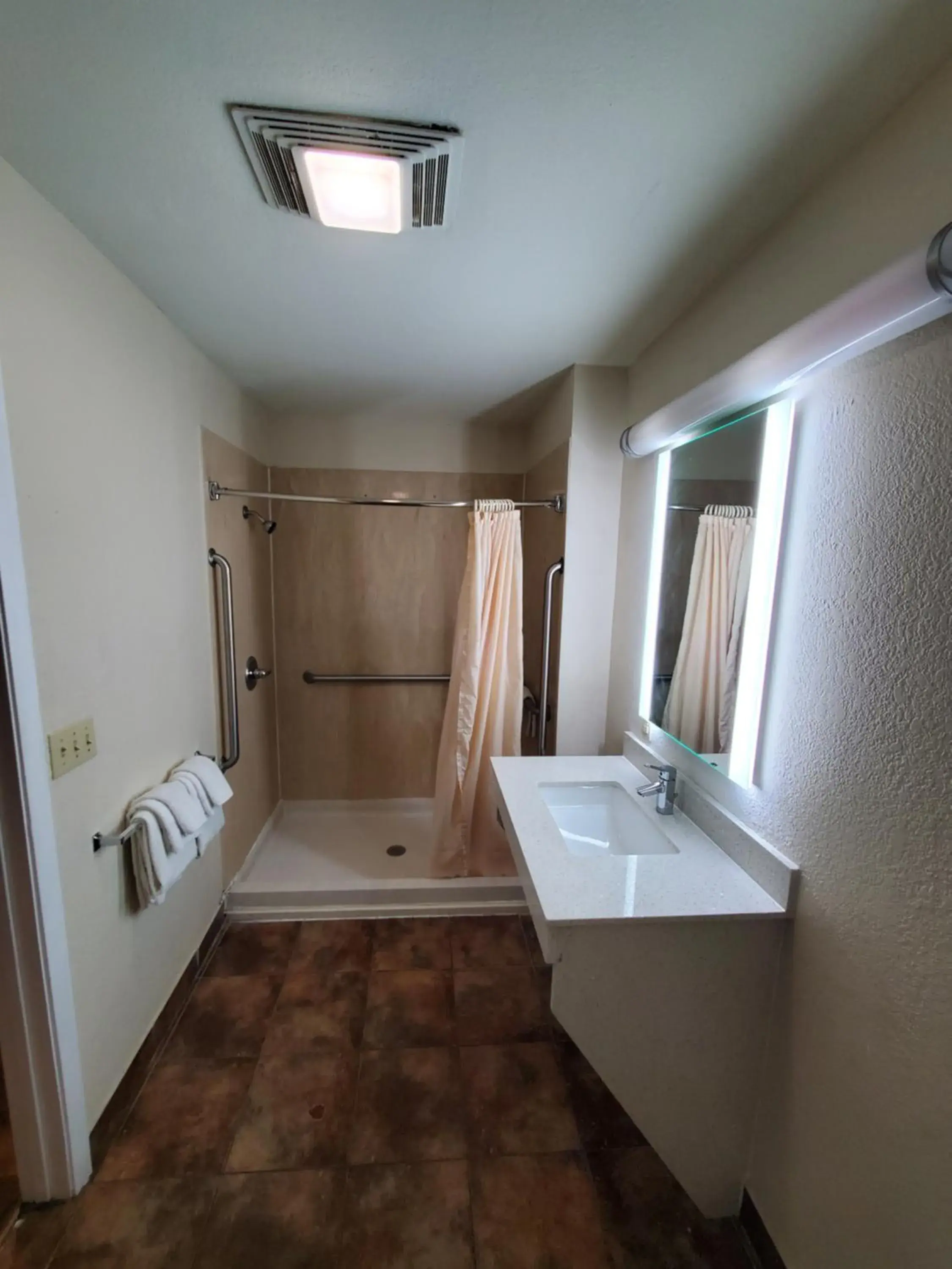 Bathroom in River Inn Motel