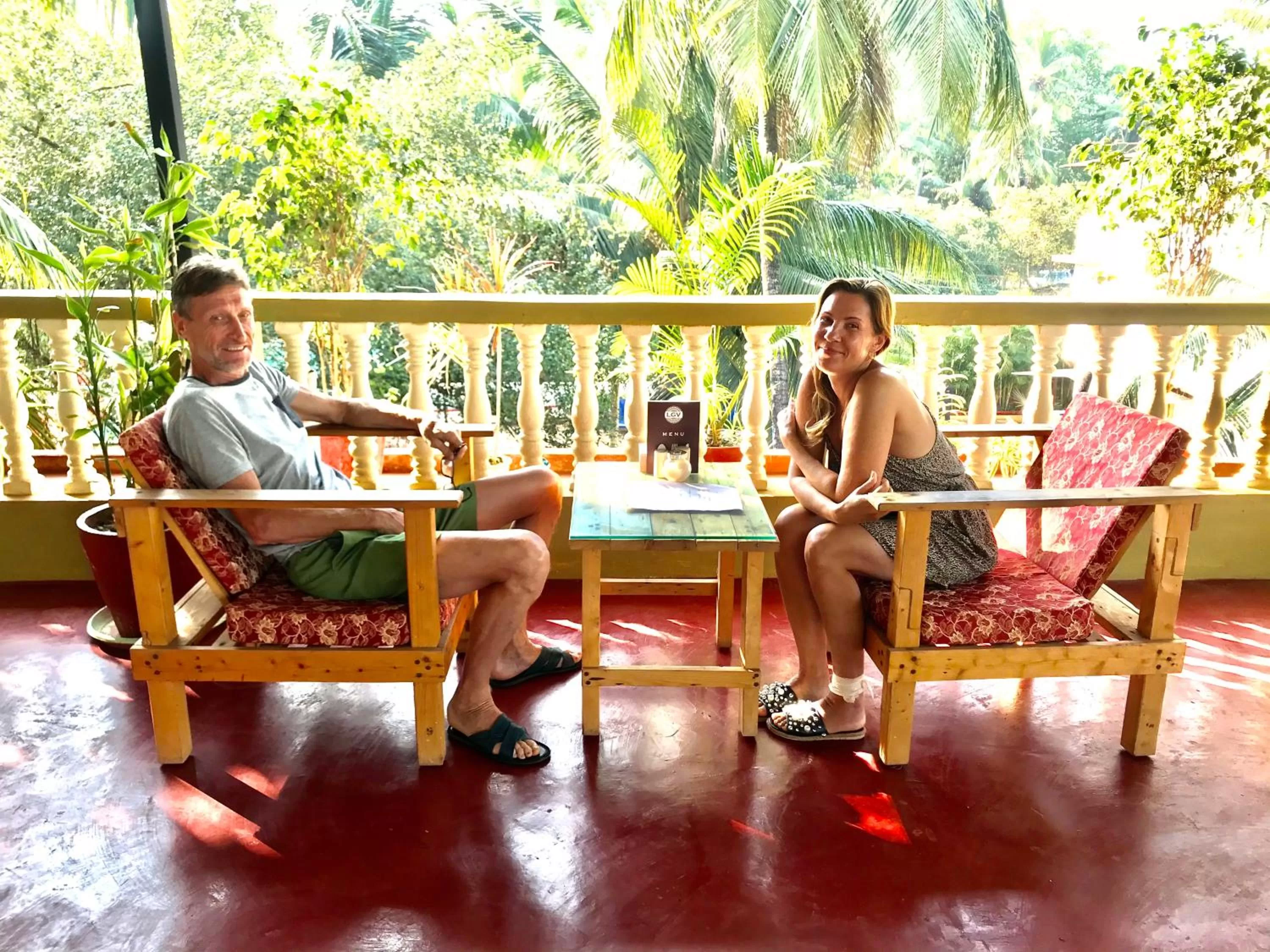 Guests in LaligurasVilla Beachside Escape - 100m to Beach