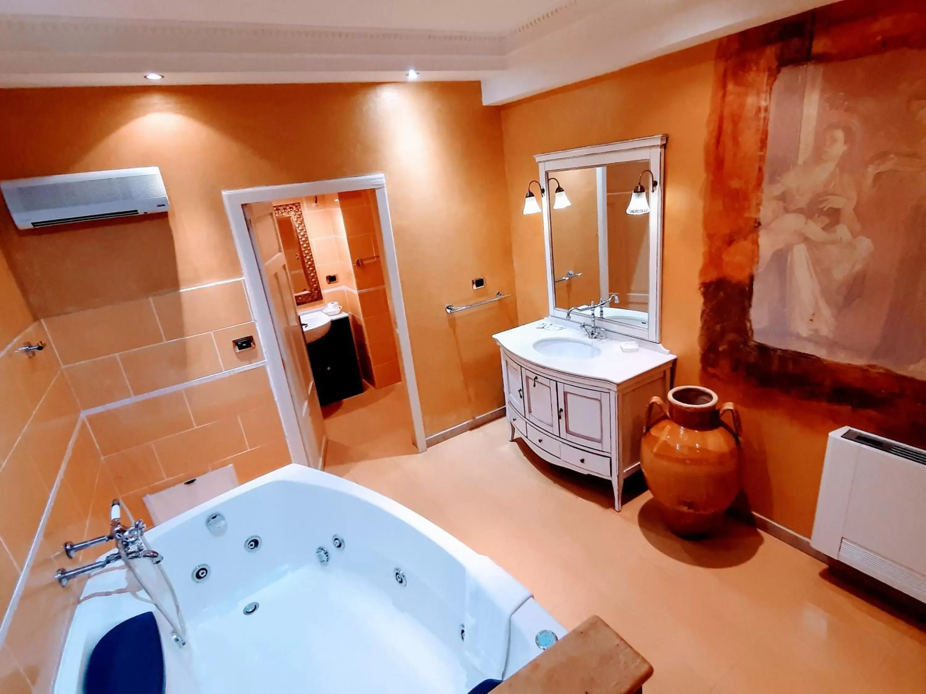 Hot Tub, Bathroom in Hotel Villa Antica Tropea