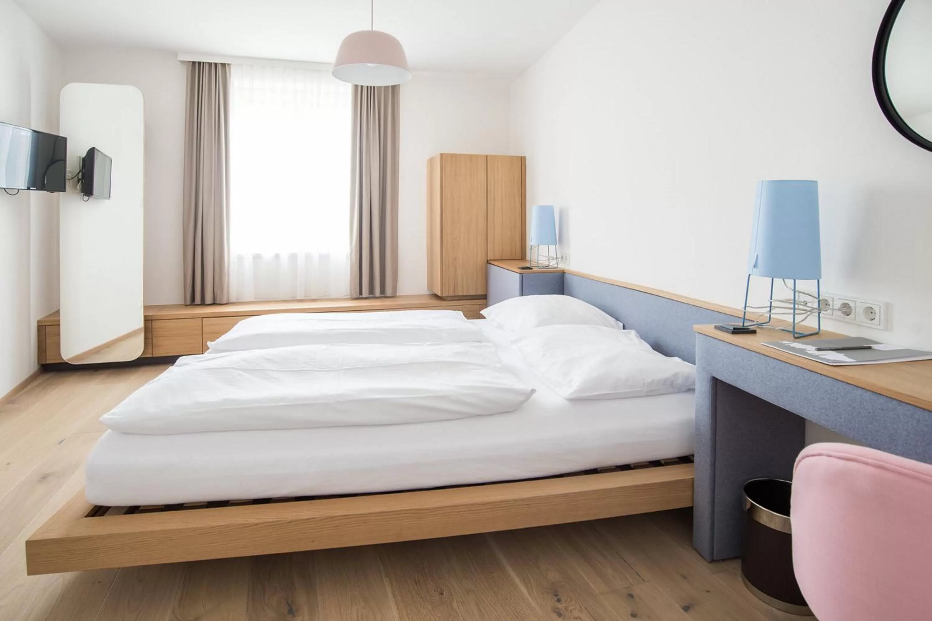 Photo of the whole room, Bed in Altstadthotel Weisse Taube