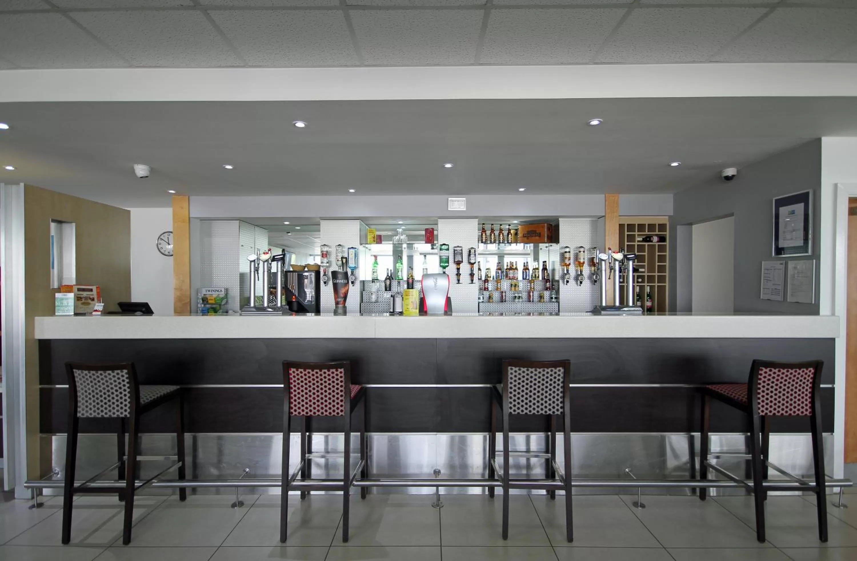 Lounge or bar in Holiday Inn Express Nuneaton by IHG