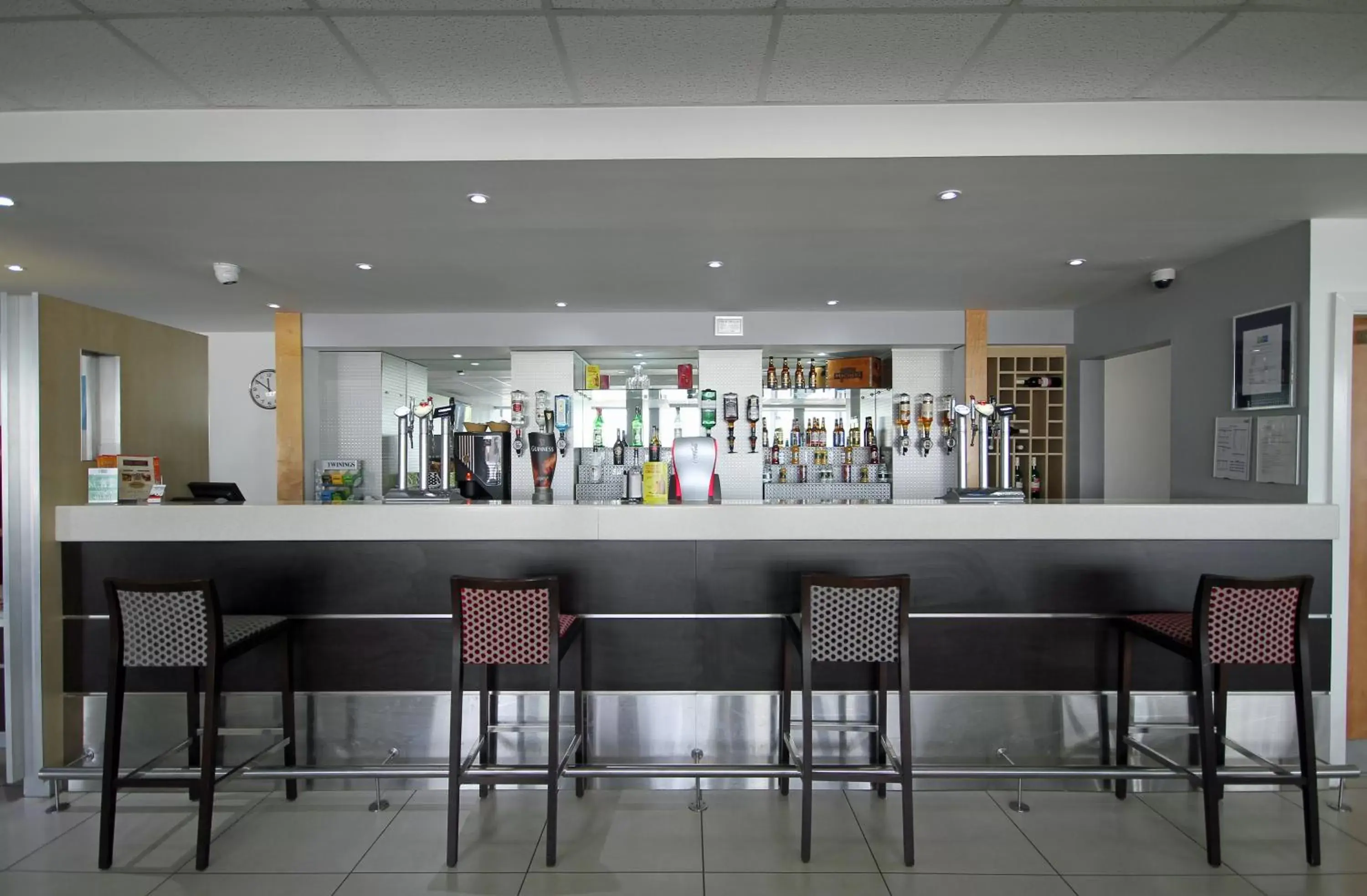 Lounge or bar, Lounge/Bar in Holiday Inn Express Nuneaton, an IHG Hotel
