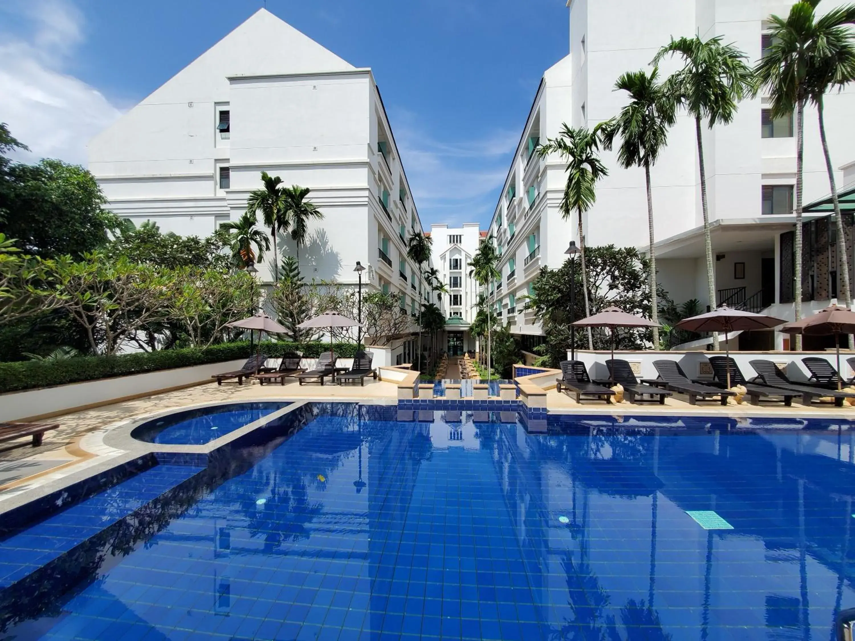 Swimming Pool in Tara Angkor Hotel