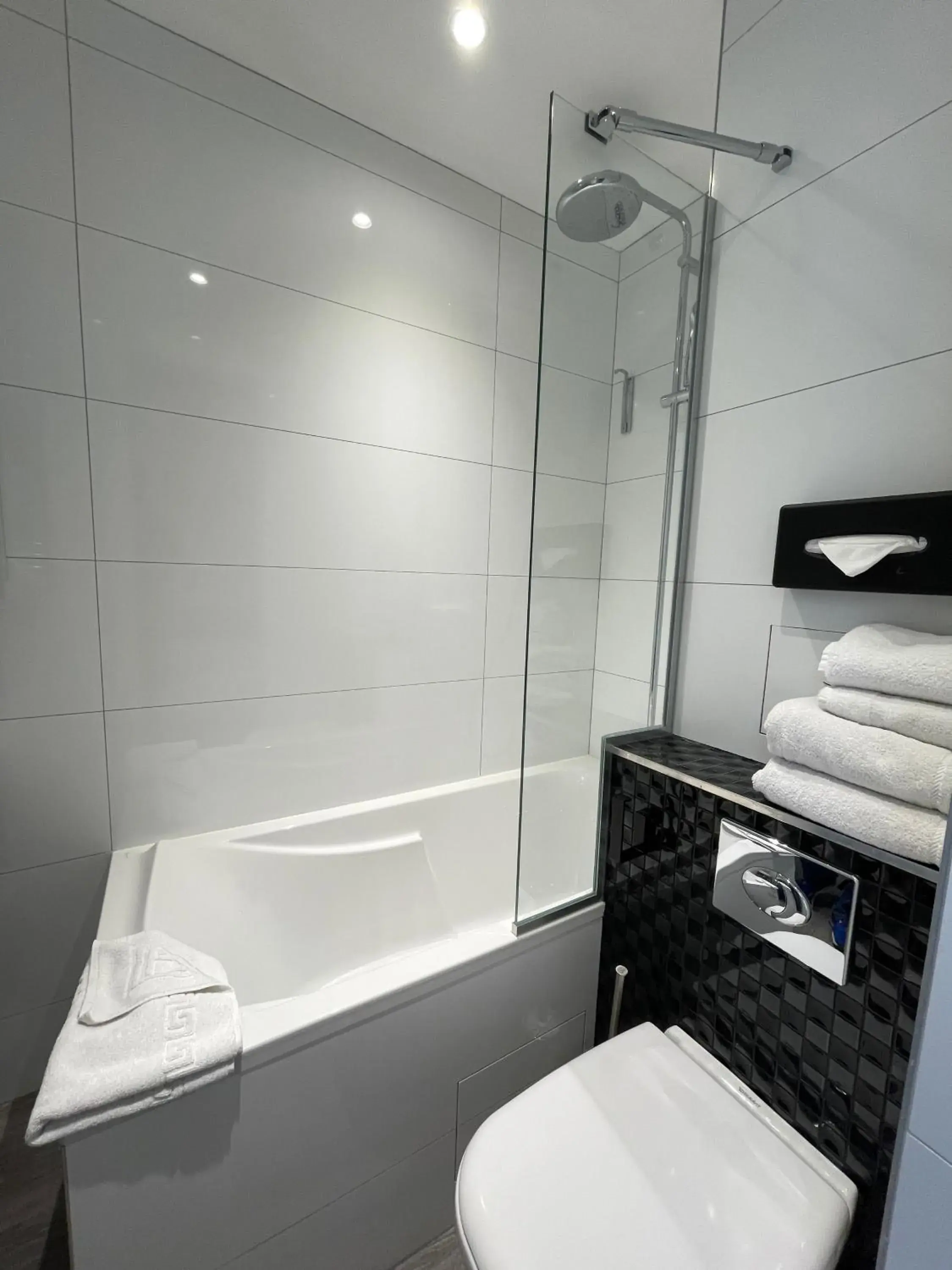 Bathroom in Hotel de Saint-Germain