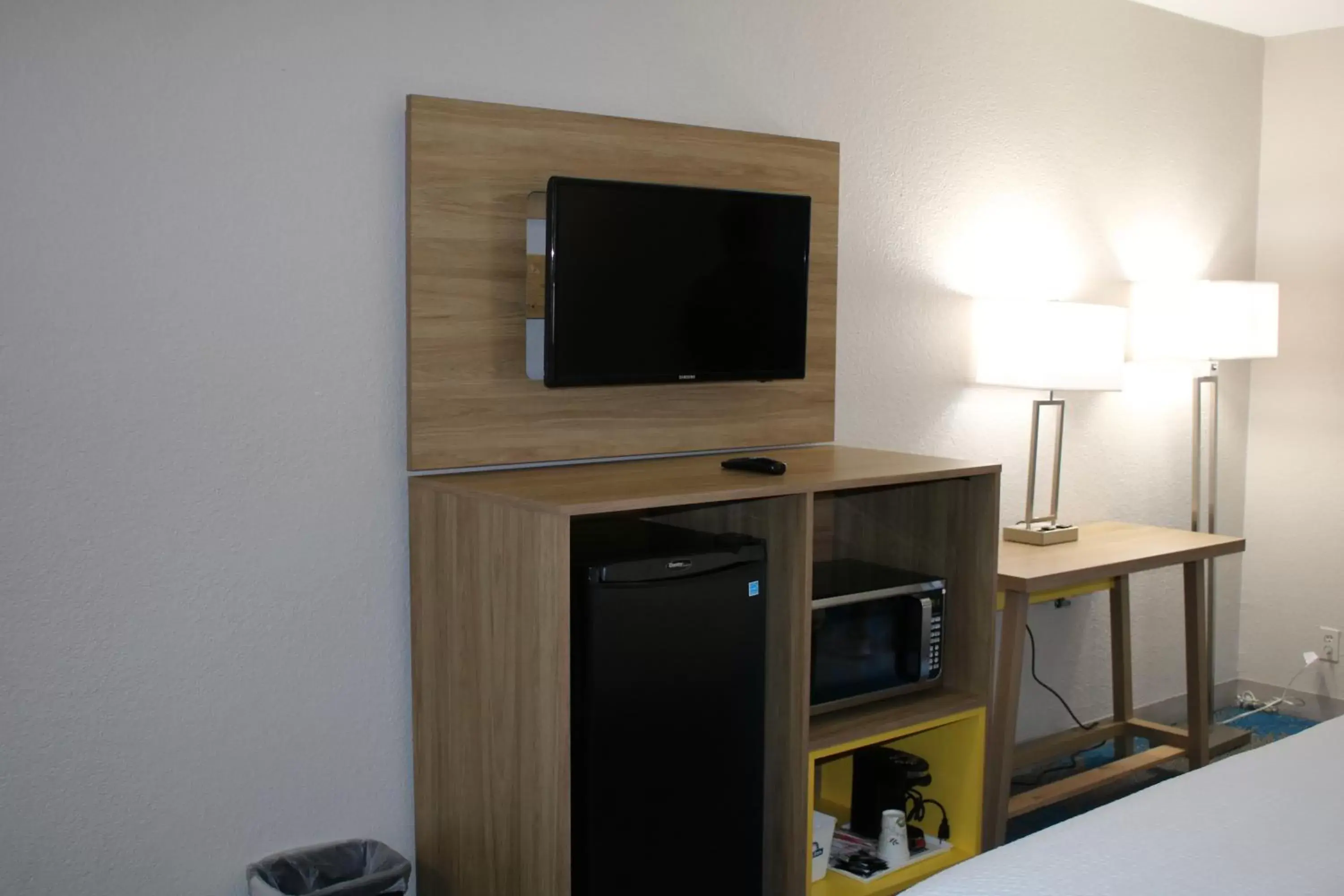 TV and multimedia, TV/Entertainment Center in Days Inn by Wyndham Waco University Area