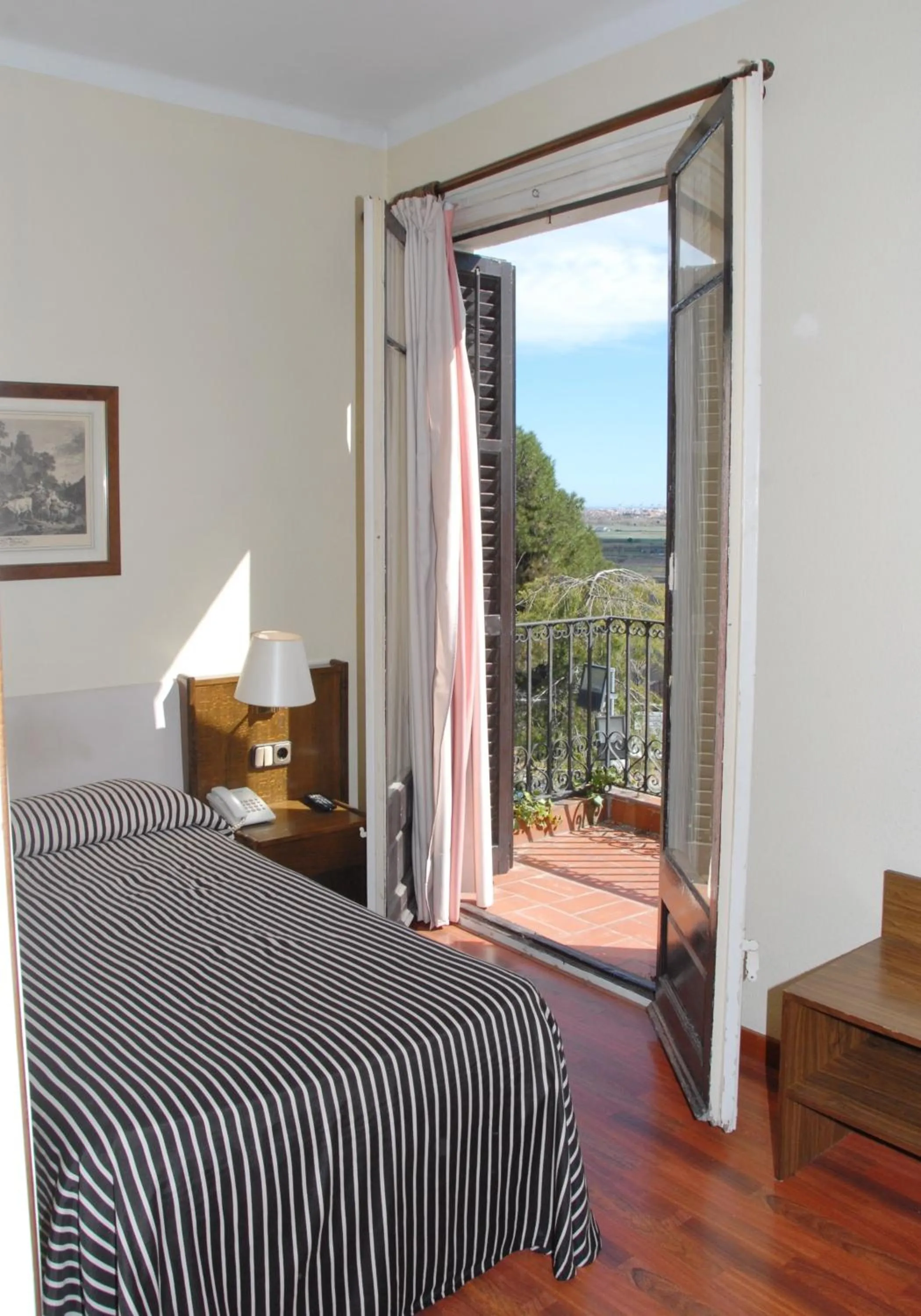 Bed in Hotel El Castell