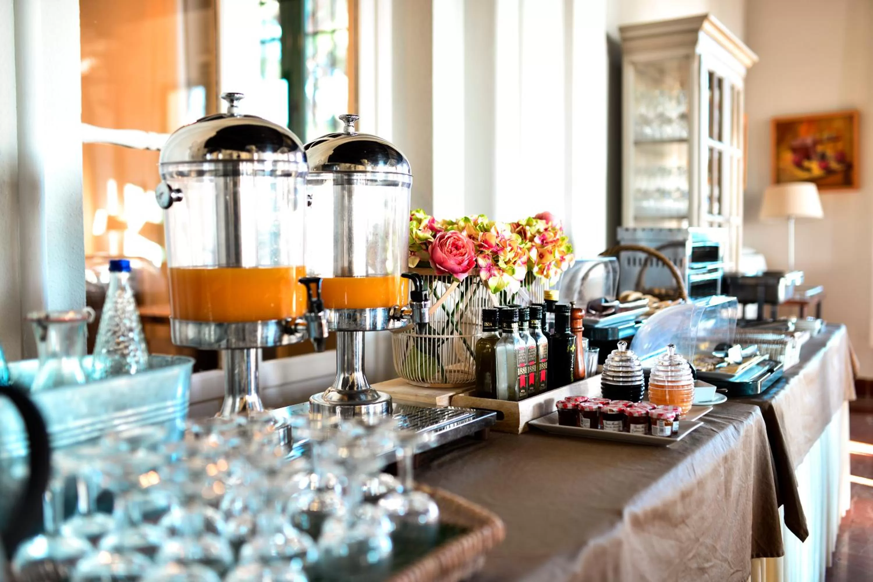 Restaurant/places to eat in Hotel Oromana