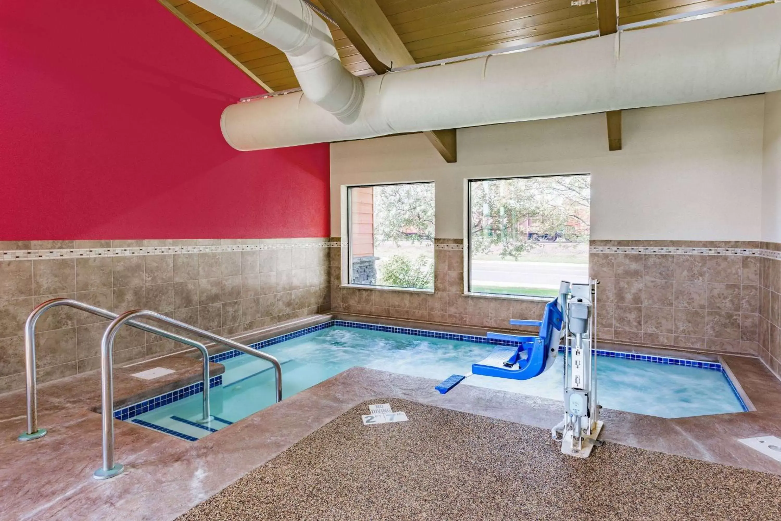 Hot Tub, Swimming Pool in AmericInn by Wyndham Virginia