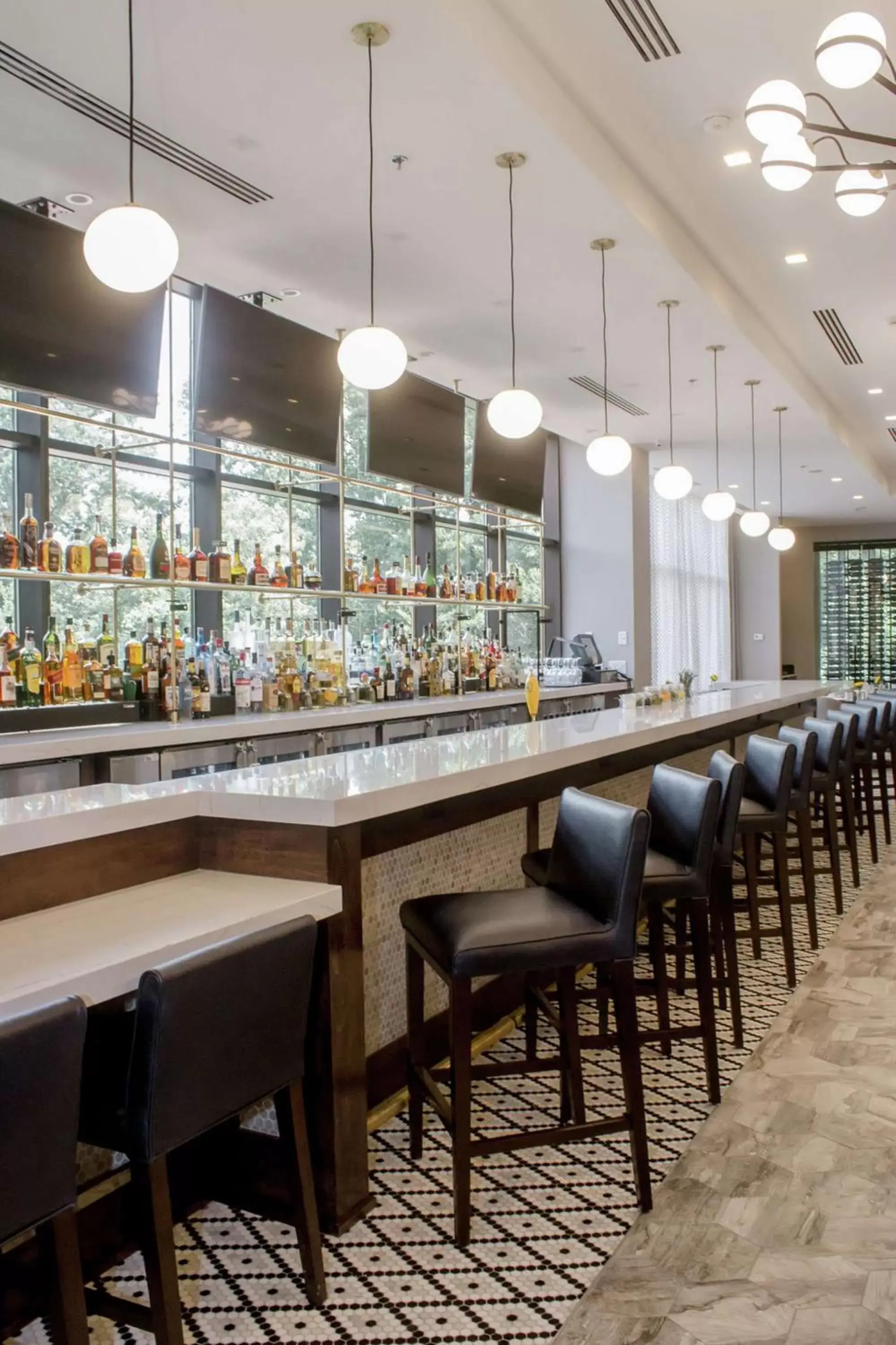 Lounge or bar, Lounge/Bar in DoubleTree by Hilton Charlottesville