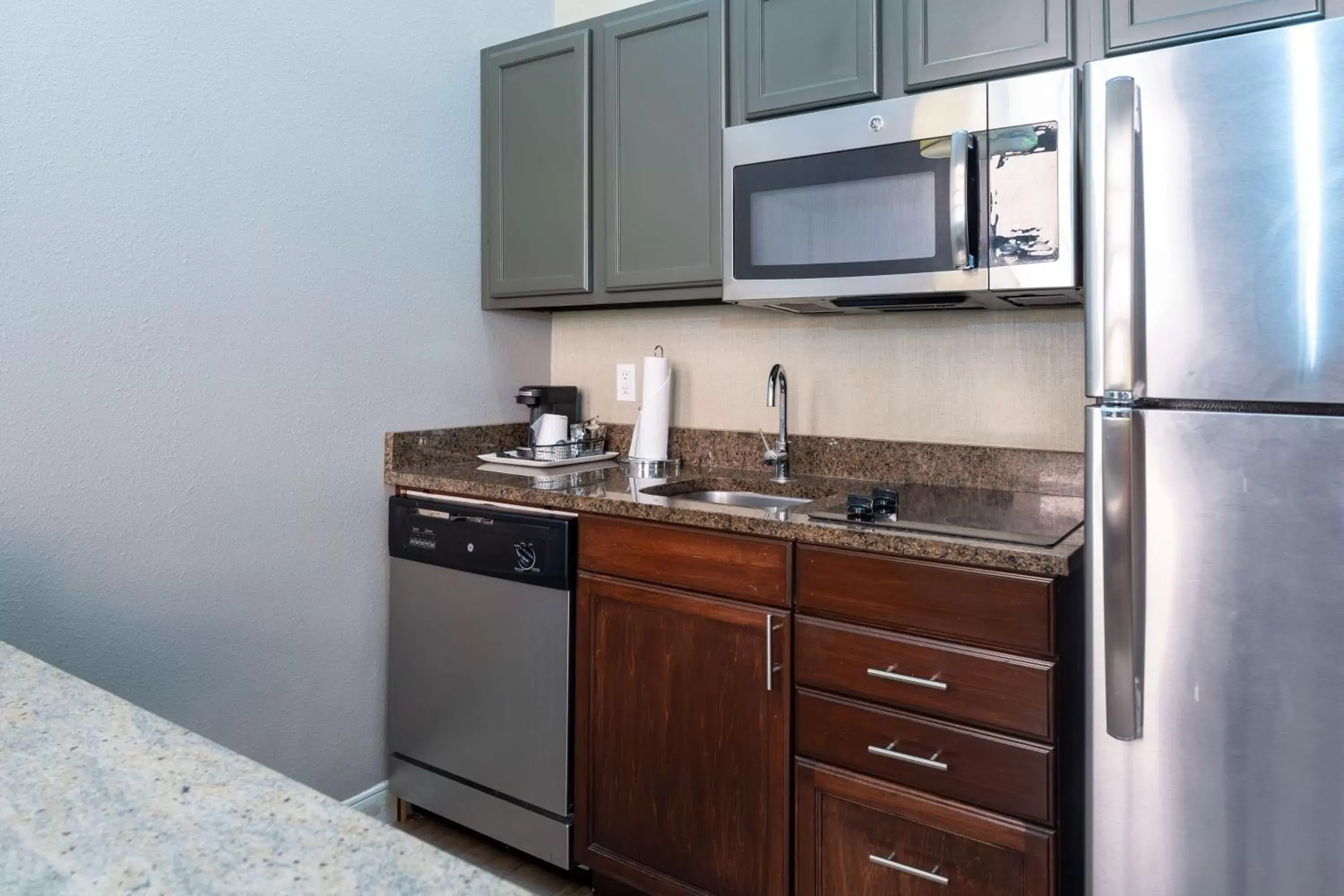 Kitchen or kitchenette, Kitchen/Kitchenette in Hampton Inn and Suites New Orleans Convention Center