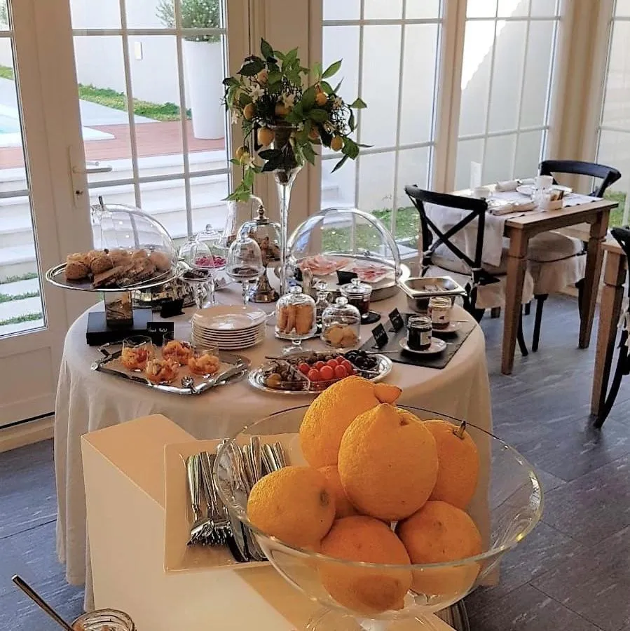 Continental breakfast in Lemon House
