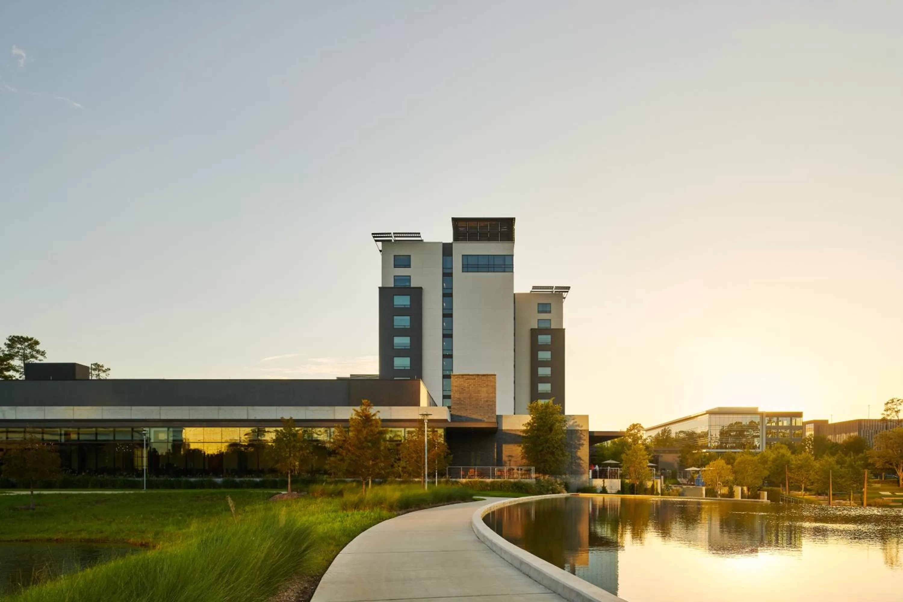 Lake view in Houston CityPlace Marriott at Springwoods Village