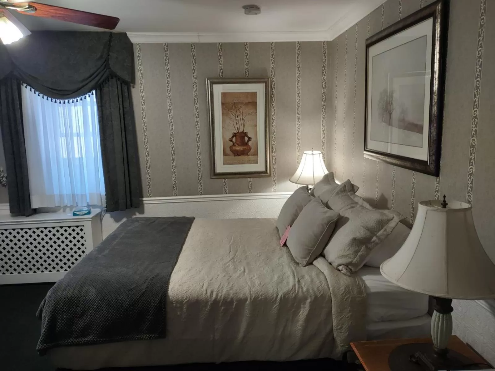 Bed in The King George Inn