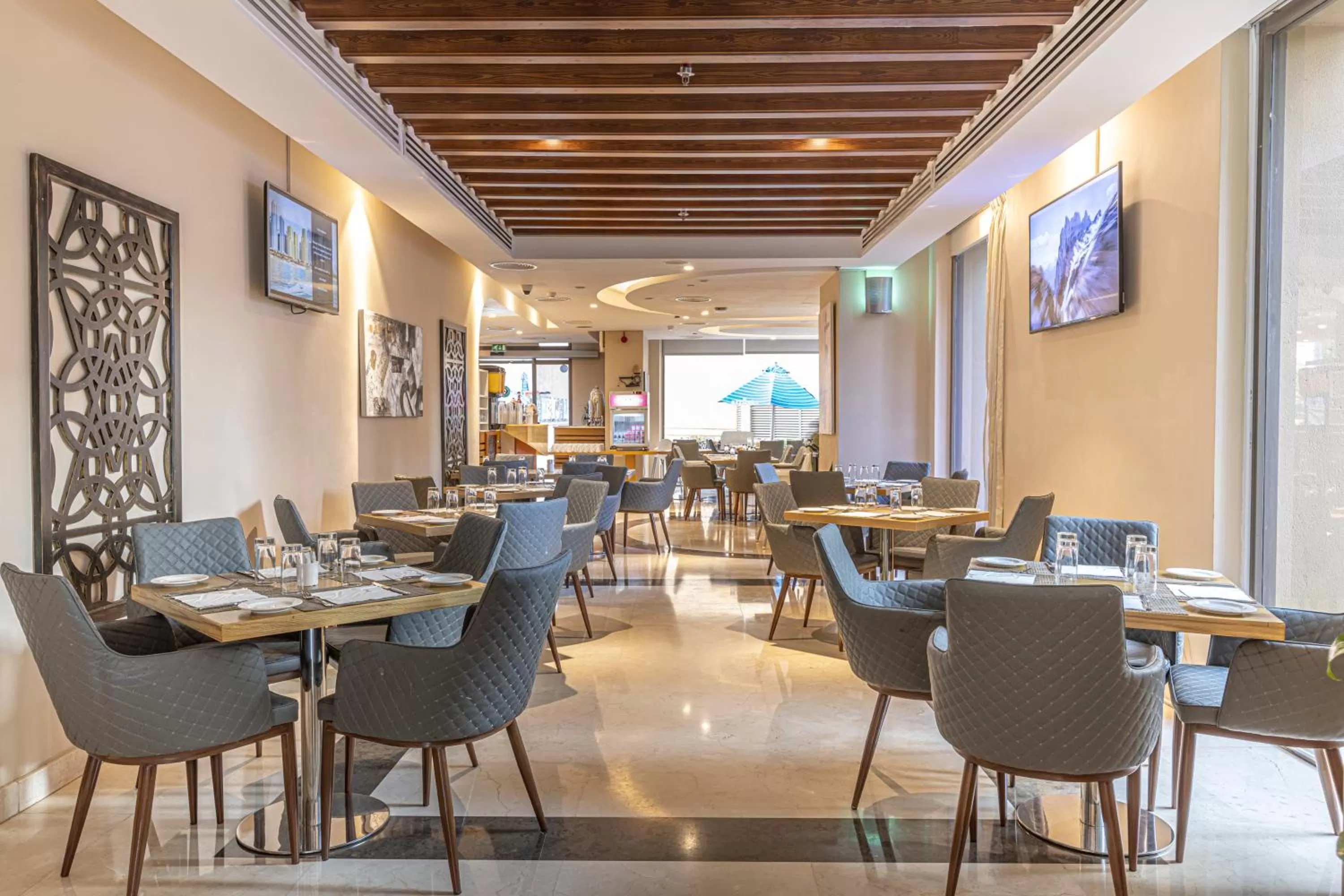 Restaurant/places to eat in Roda Amwaj Suites Jumeirah Beach Residence