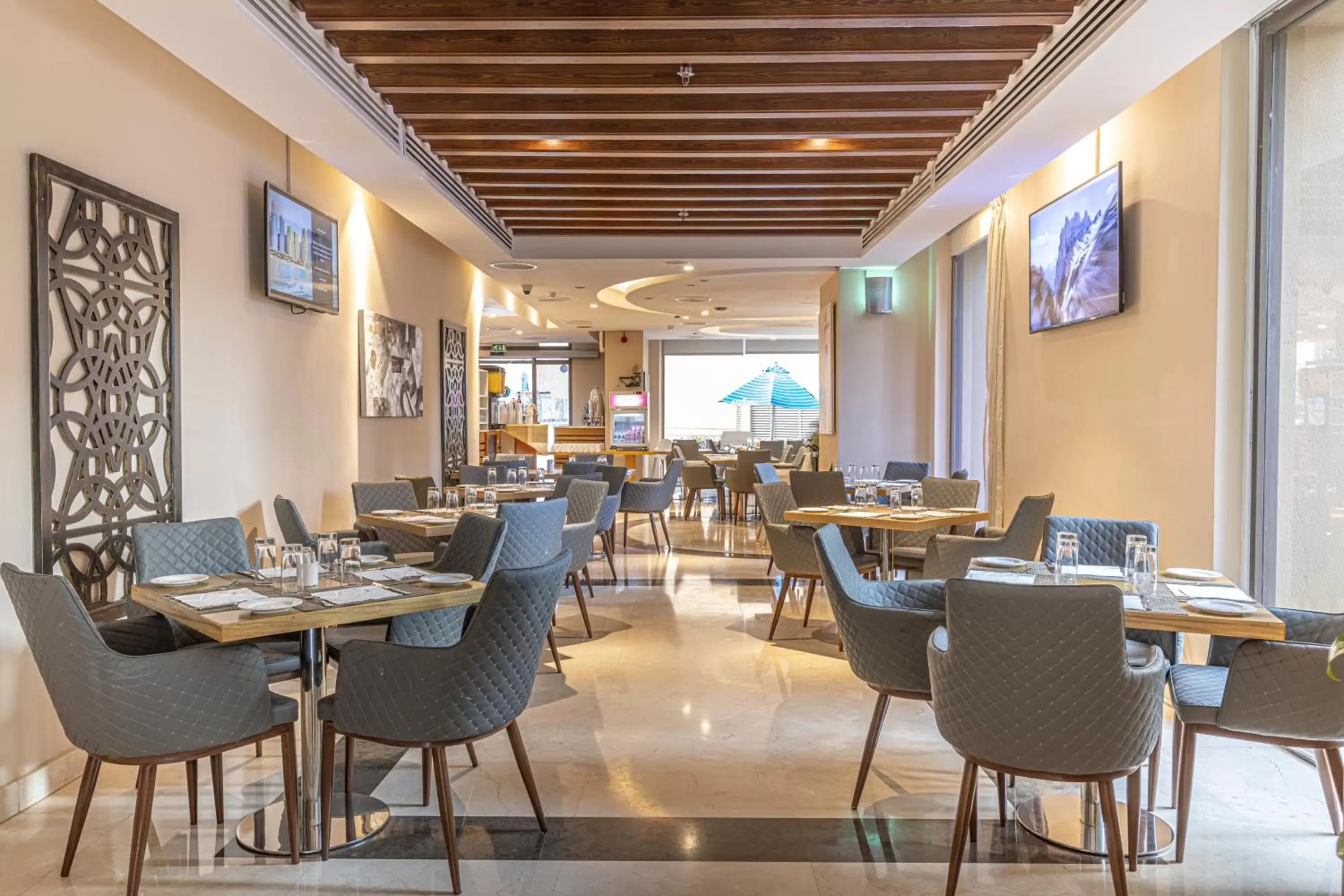 Restaurant/Places to Eat in Roda Amwaj Suites Jumeirah Beach Residence