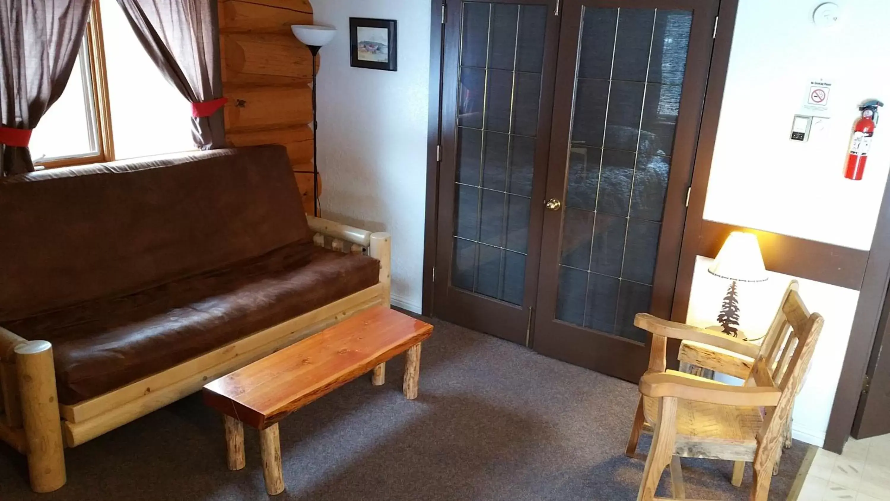 Living room, Seating Area in Twin Peaks Resort