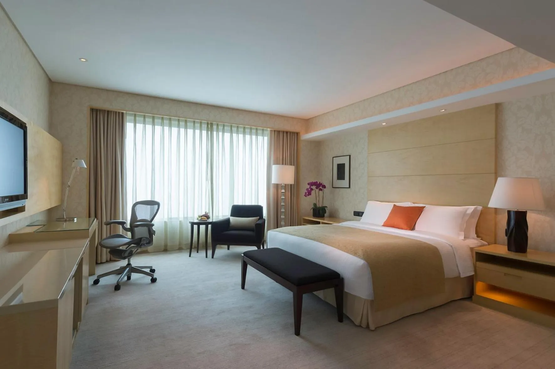 Premier King Room with River View in Marco Polo Wuhan Hotel