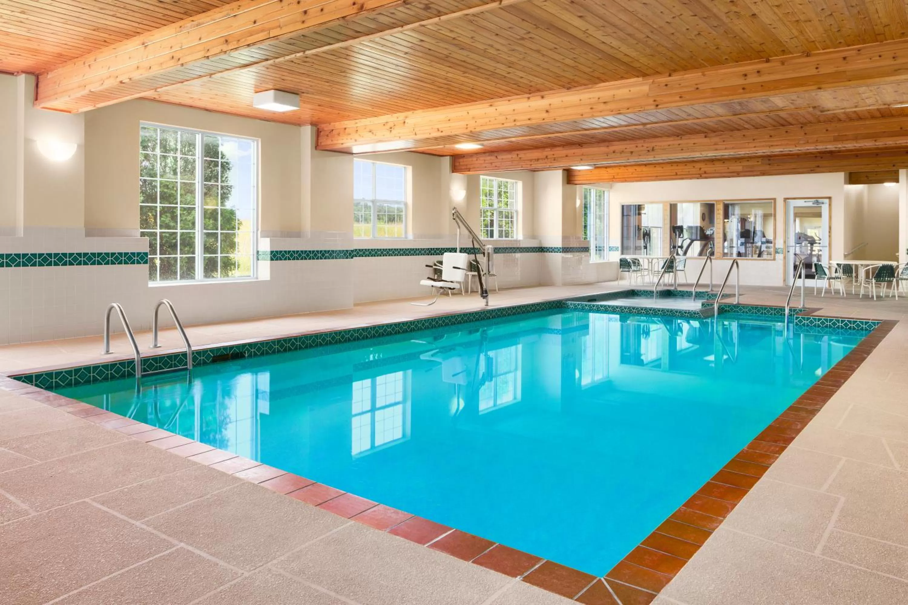 Swimming pool in Country Inn & Suites by Radisson Kenosha - Pleasant Prairie