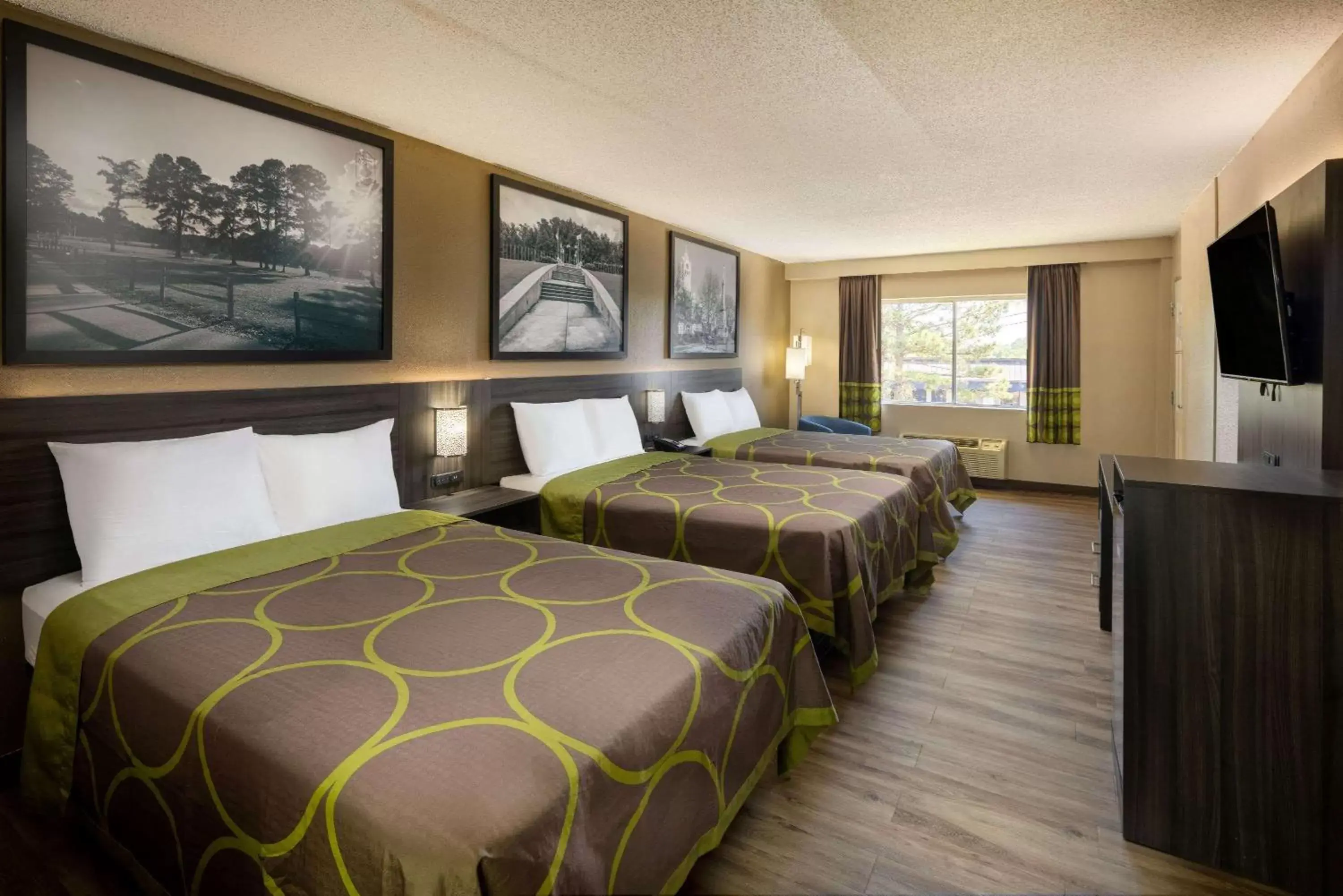 Photo of the whole room, Bed in Super 8 by Wyndham McDonough GA