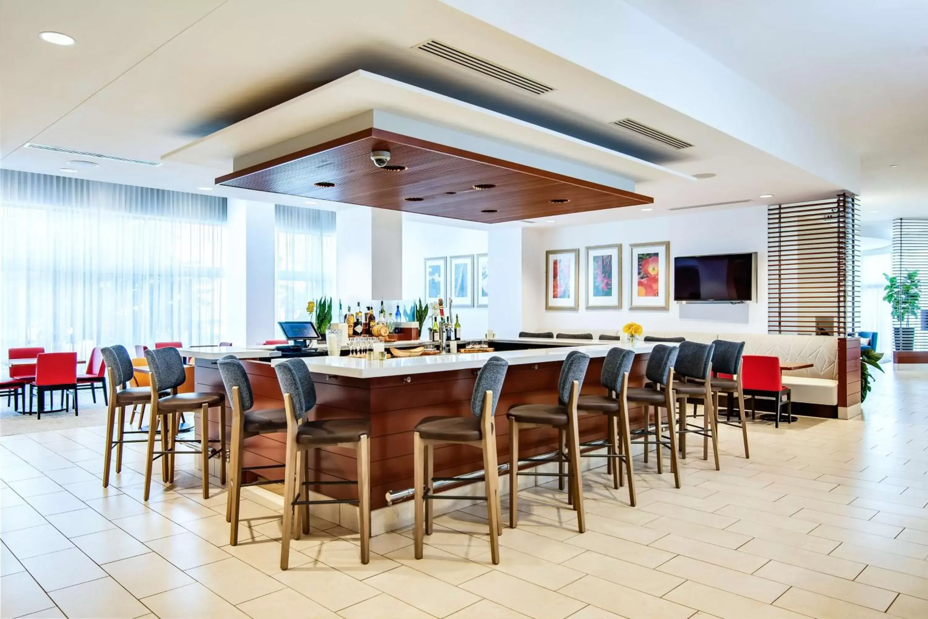 Lounge or bar, Restaurant/Places to Eat in Hilton Garden Inn Alexandria Old Town National Harbor