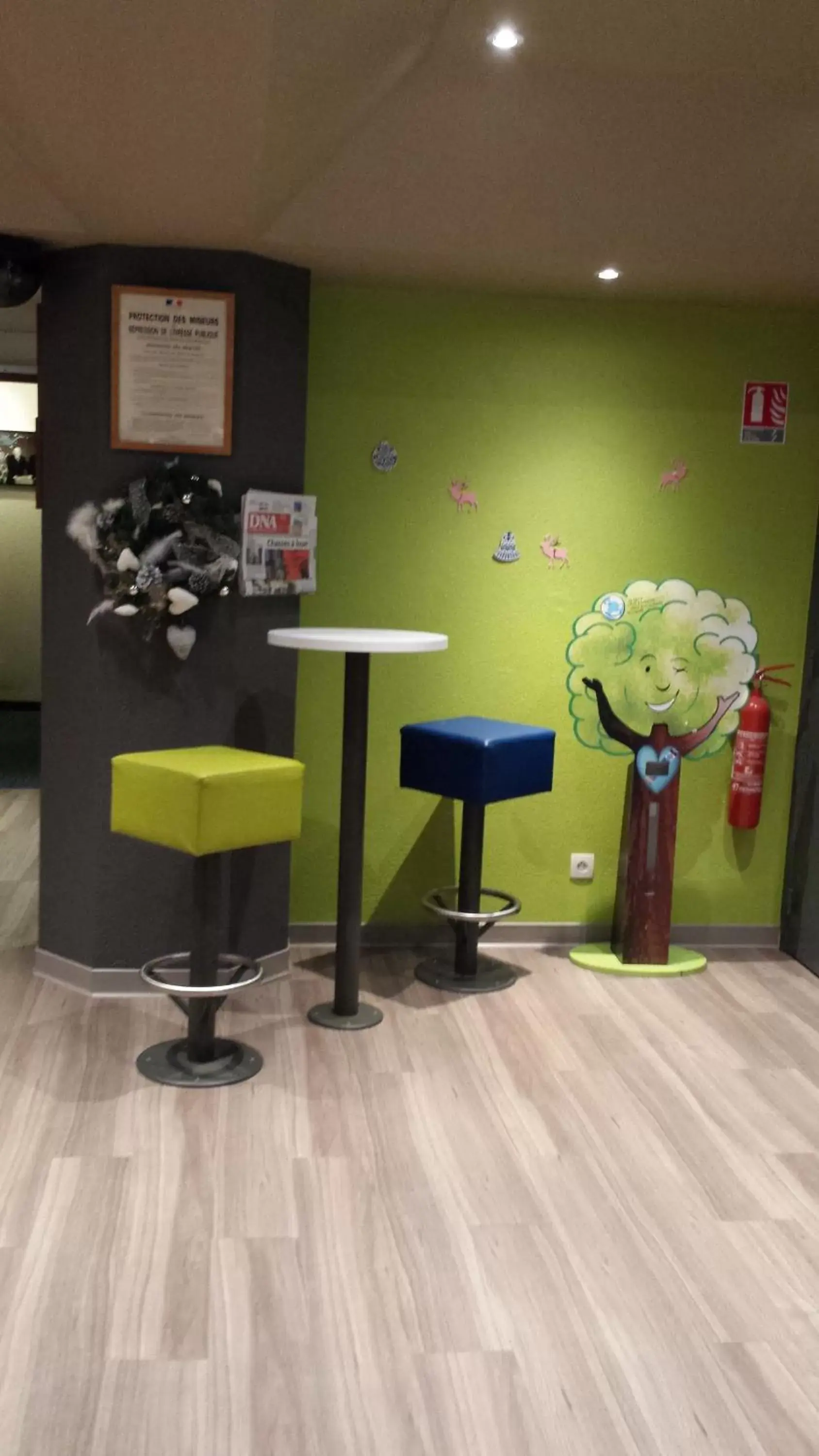 Lounge or bar in ibis budget Strasbourg La Vigie Lounge or bar in ibis budget Strasbourg La Vigie