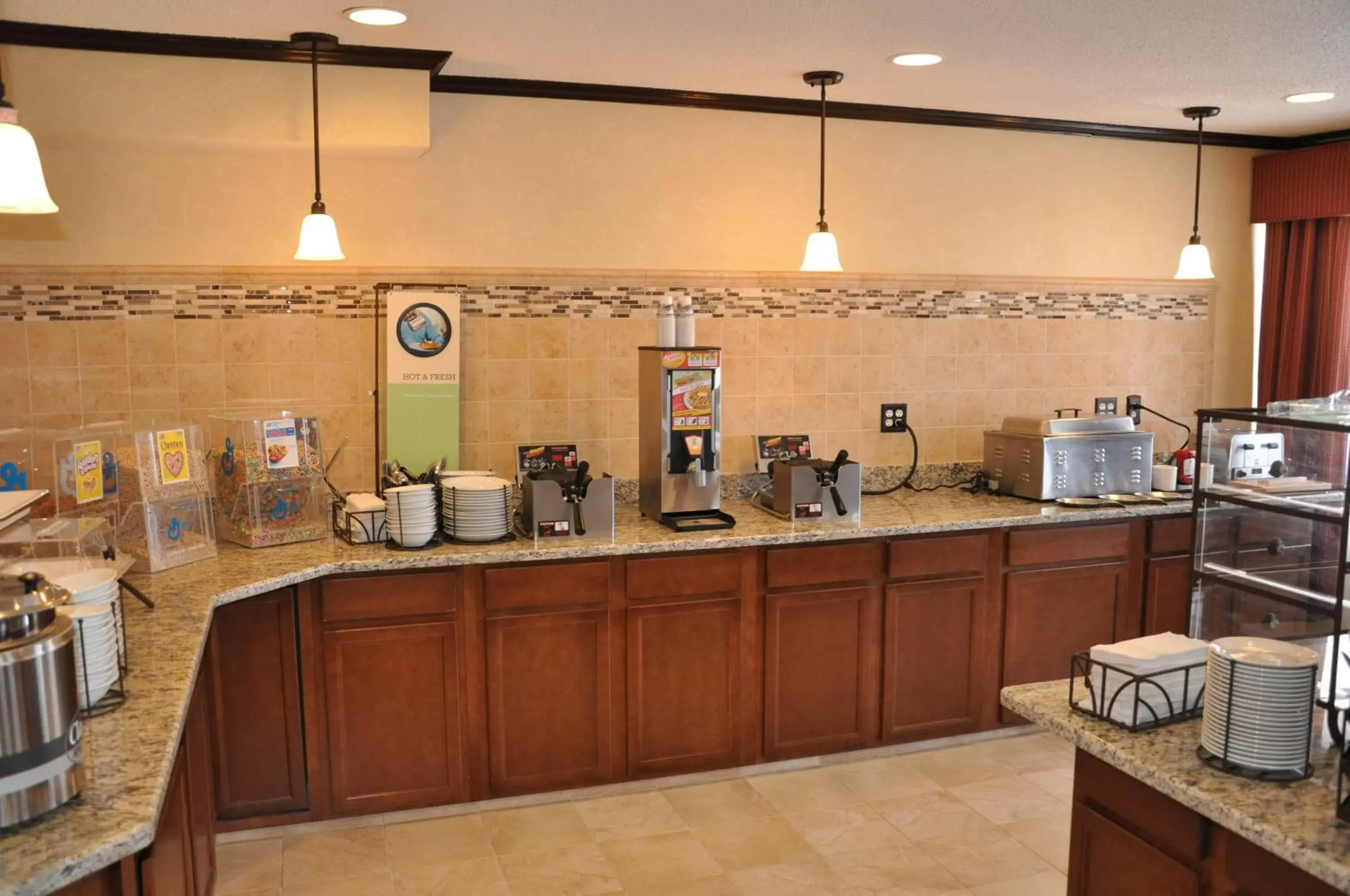 Restaurant/places to eat, Kitchen/Kitchenette in Country Inn & Suites by Radisson, Coon Rapids, MN
