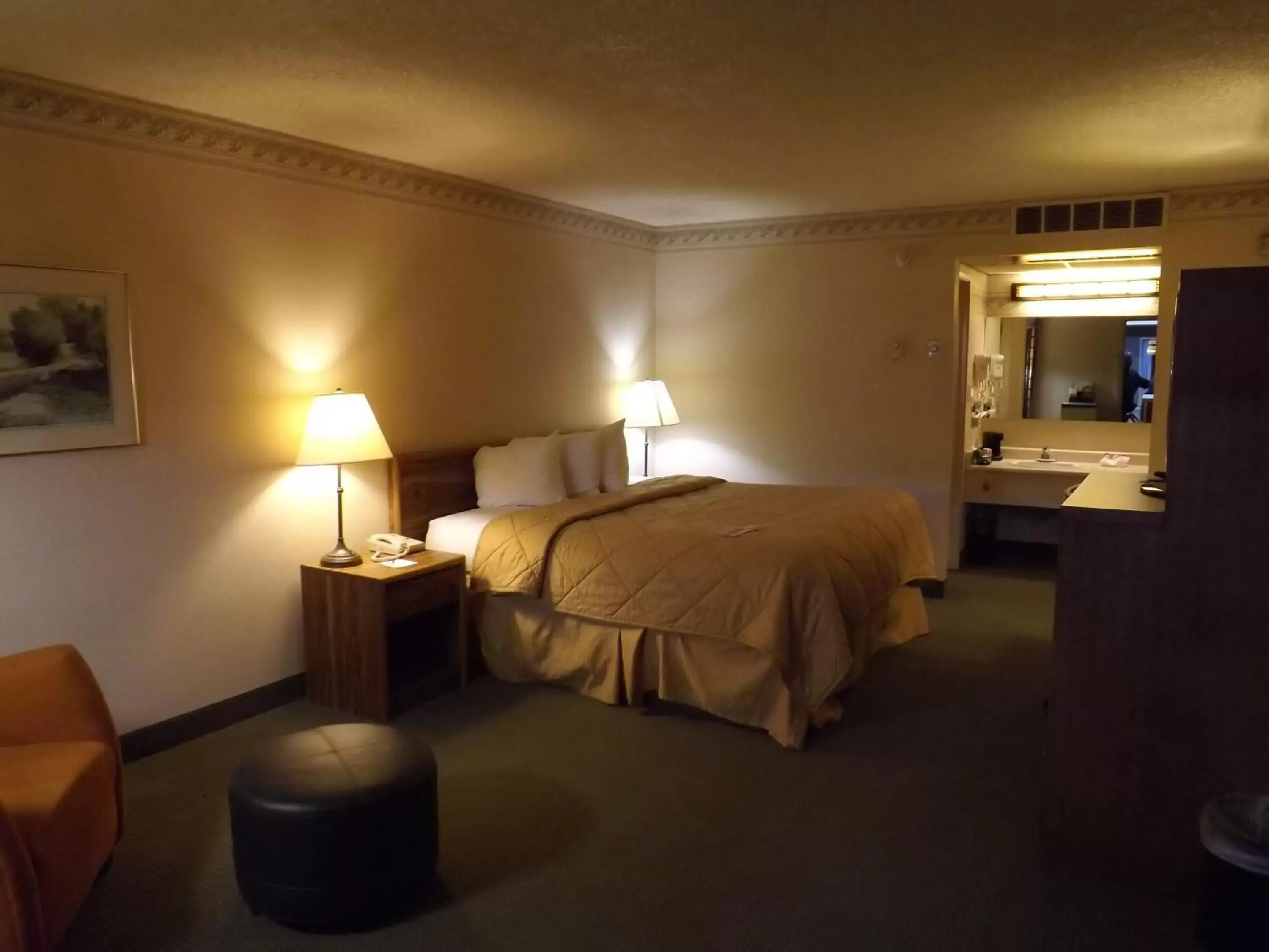 Photo of the whole room, Bed in Ramada by Wyndham Sterling