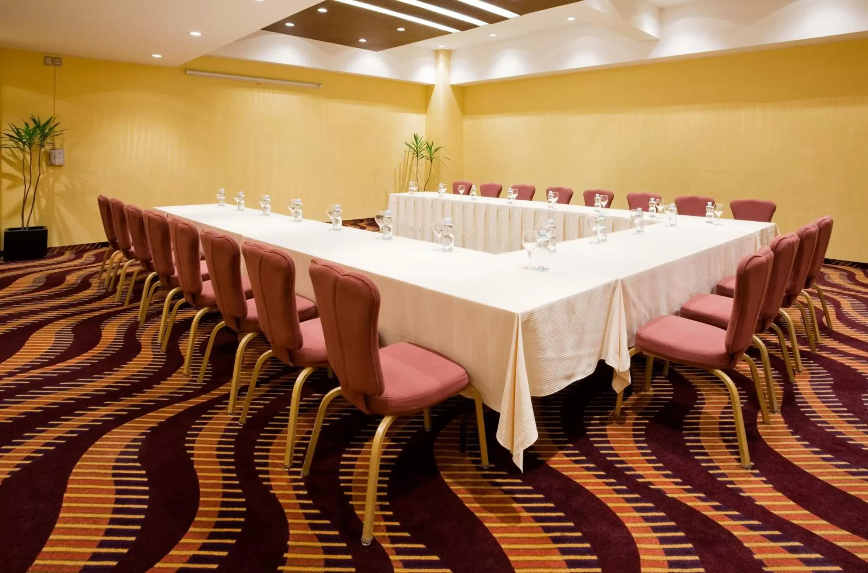 Meeting/conference room in Holiday Inn Puebla Finsa, an IHG Hotel