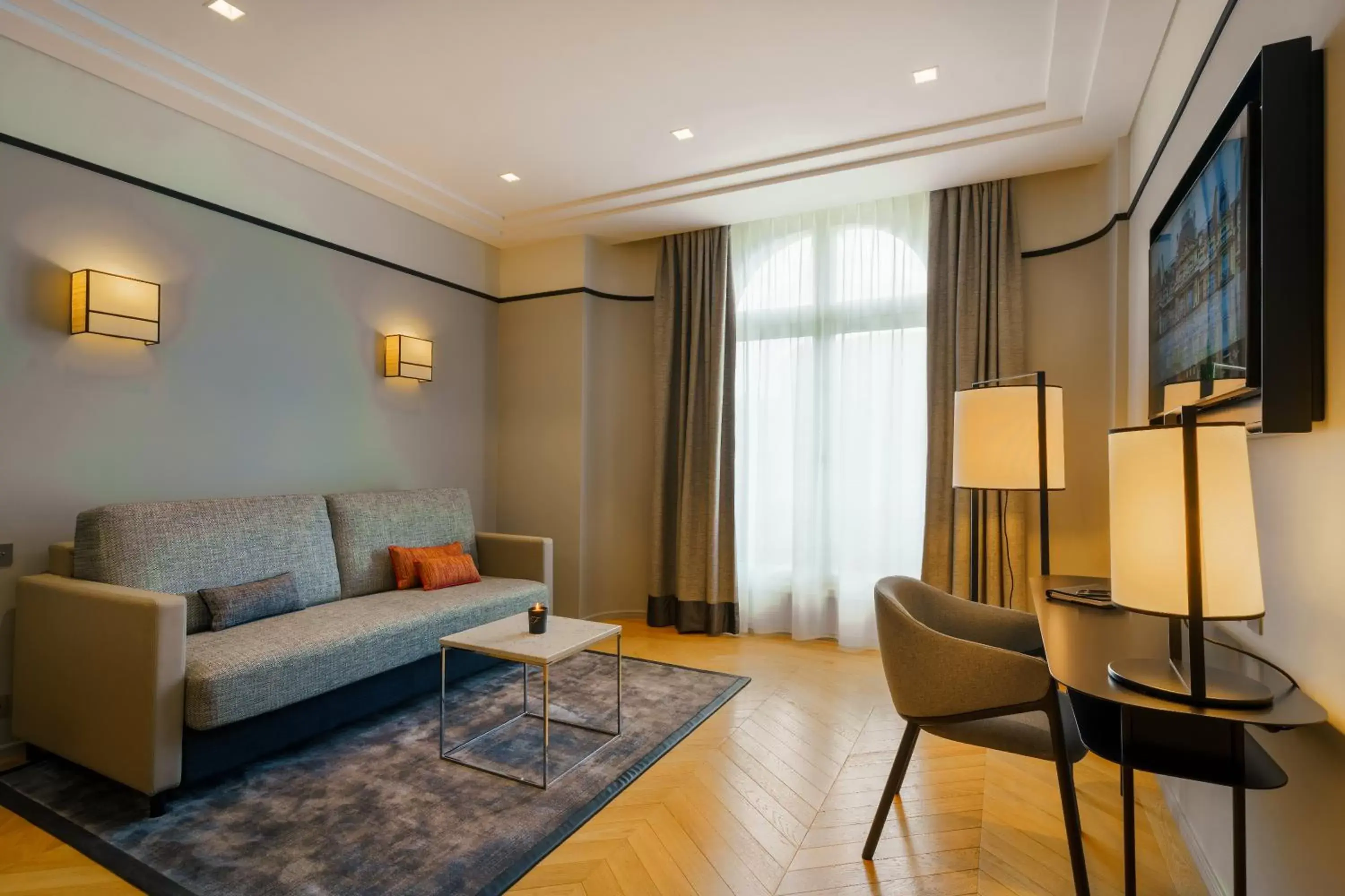 Living room, Seating Area in Fraser Suites Le Claridge Champs-Elysées