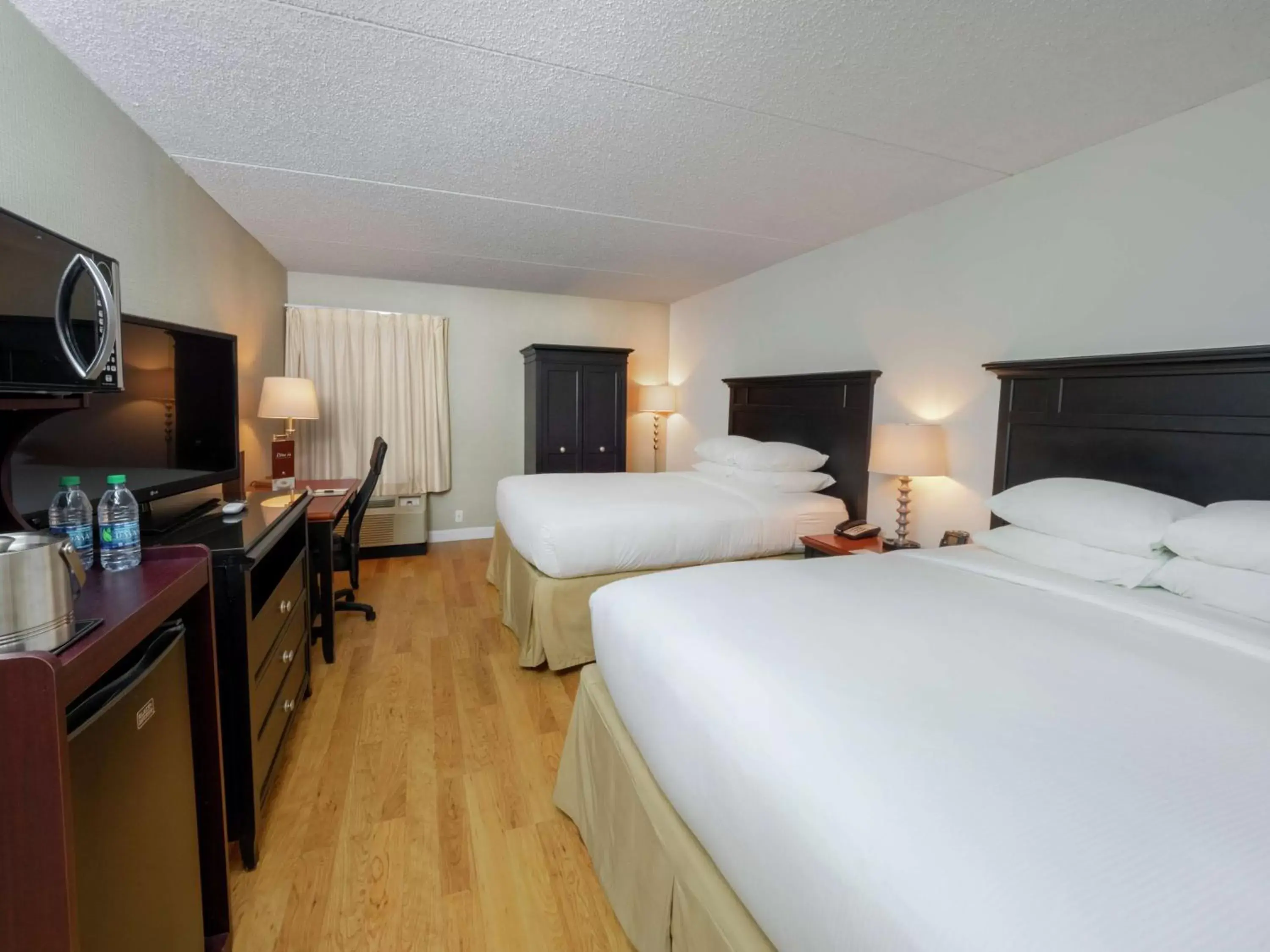 Bedroom in DoubleTree by Hilton Buffalo-Amherst