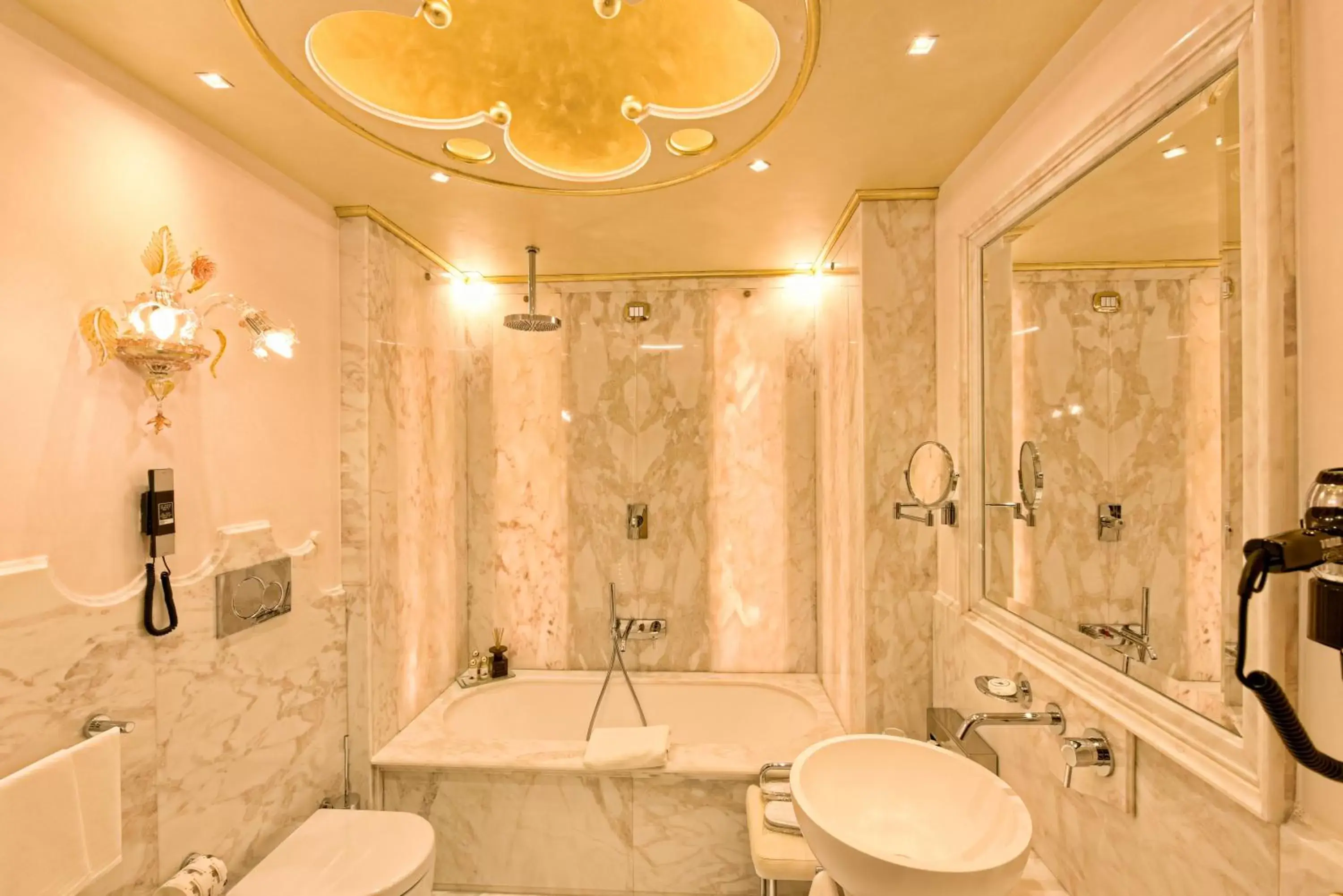 Bathroom in Monaco & Grand Canal