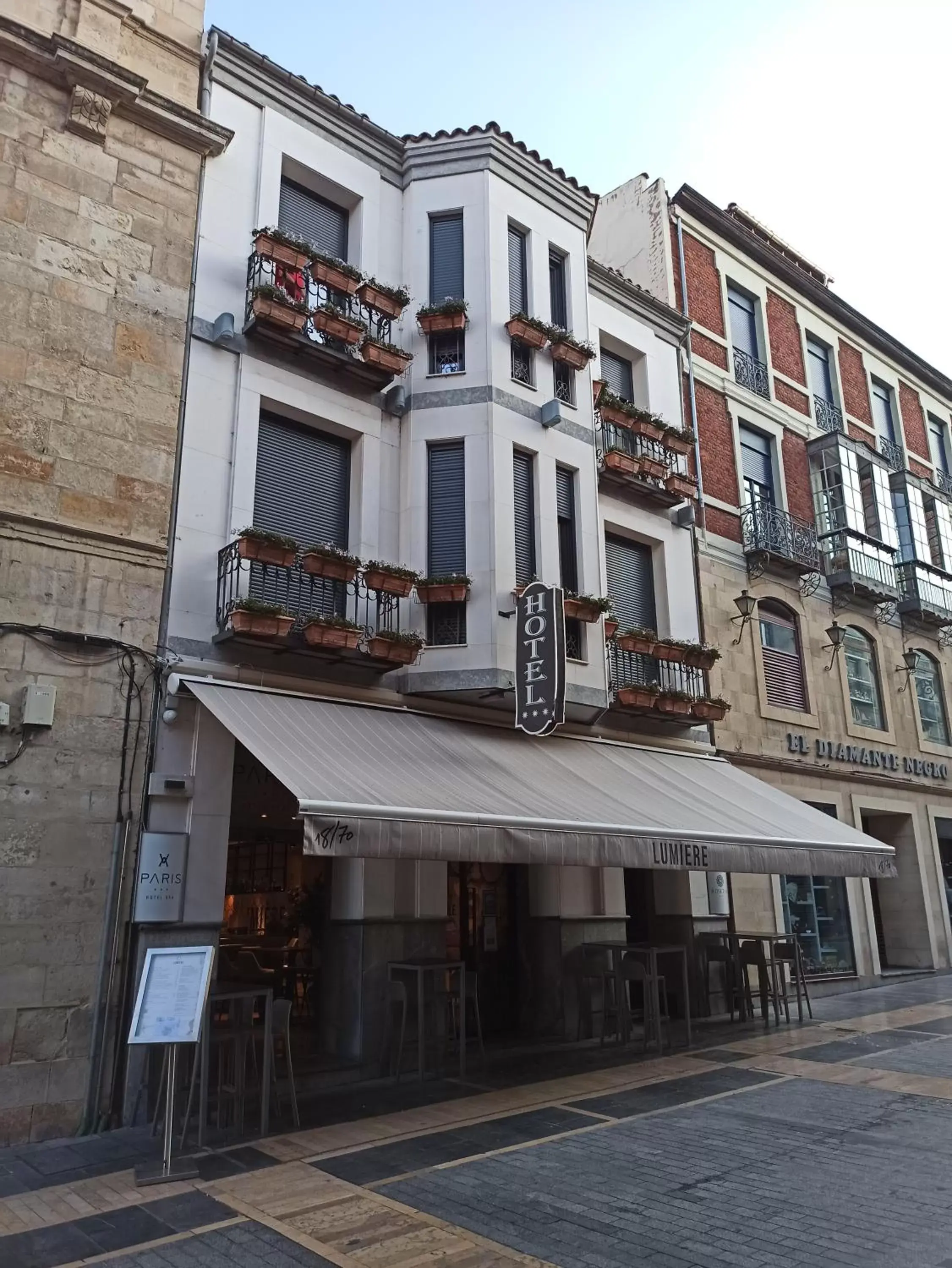 Facade/entrance in ARVA Spa París Facade/entrance in ARVA Spa París